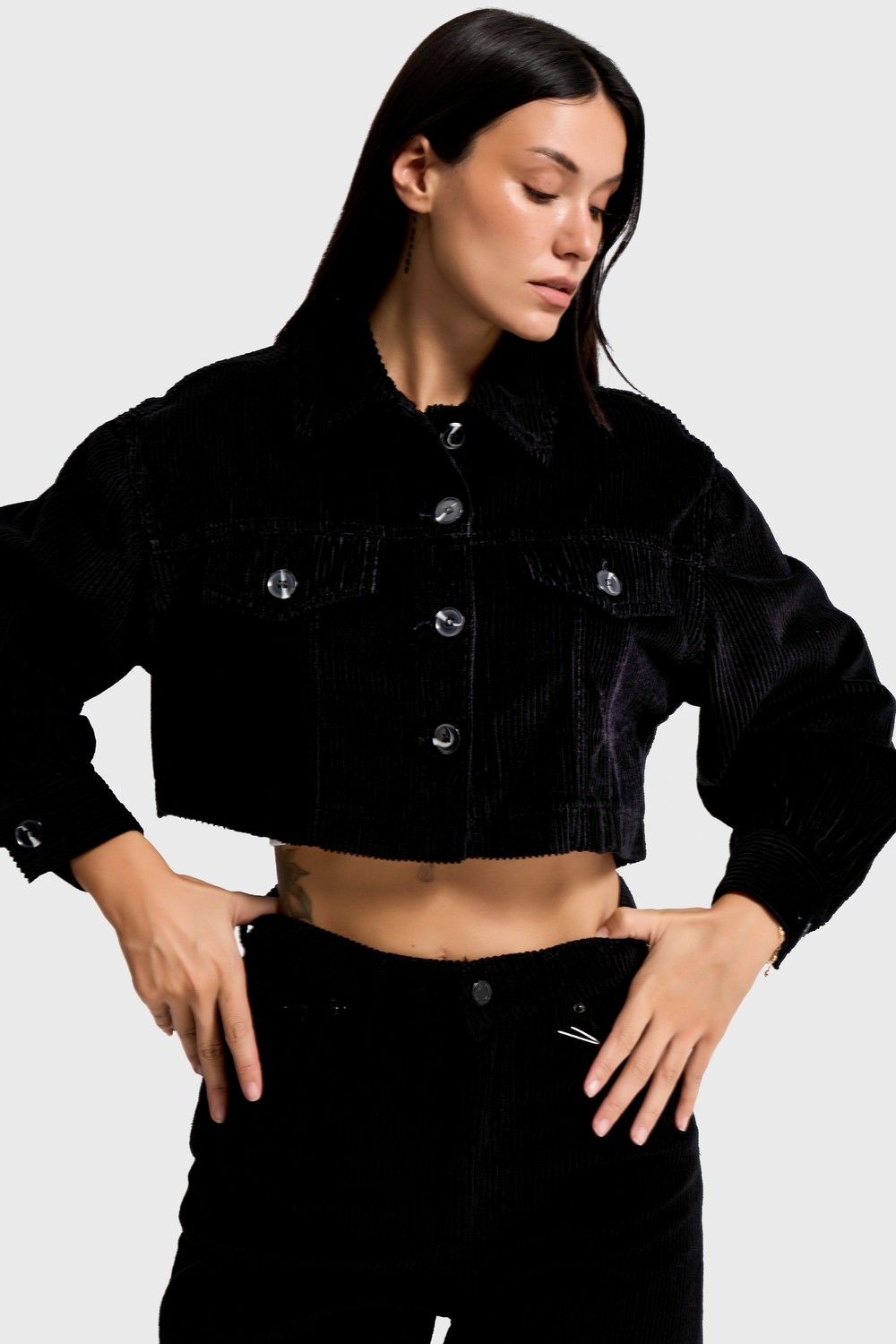 It's Basic Kadın Siyah Renk 26W5-1 Crop Fit Düğmeli Kalın Fitilli Velvet Kadife Kumaş Ceket görsel 5