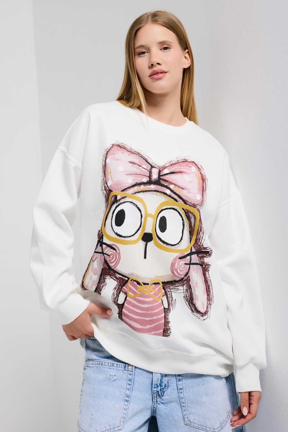 It's Basic Kadın Beyaz W5 Oversize Baskılı %100 Koton Organik Kumaş Sweatshirt görsel 6