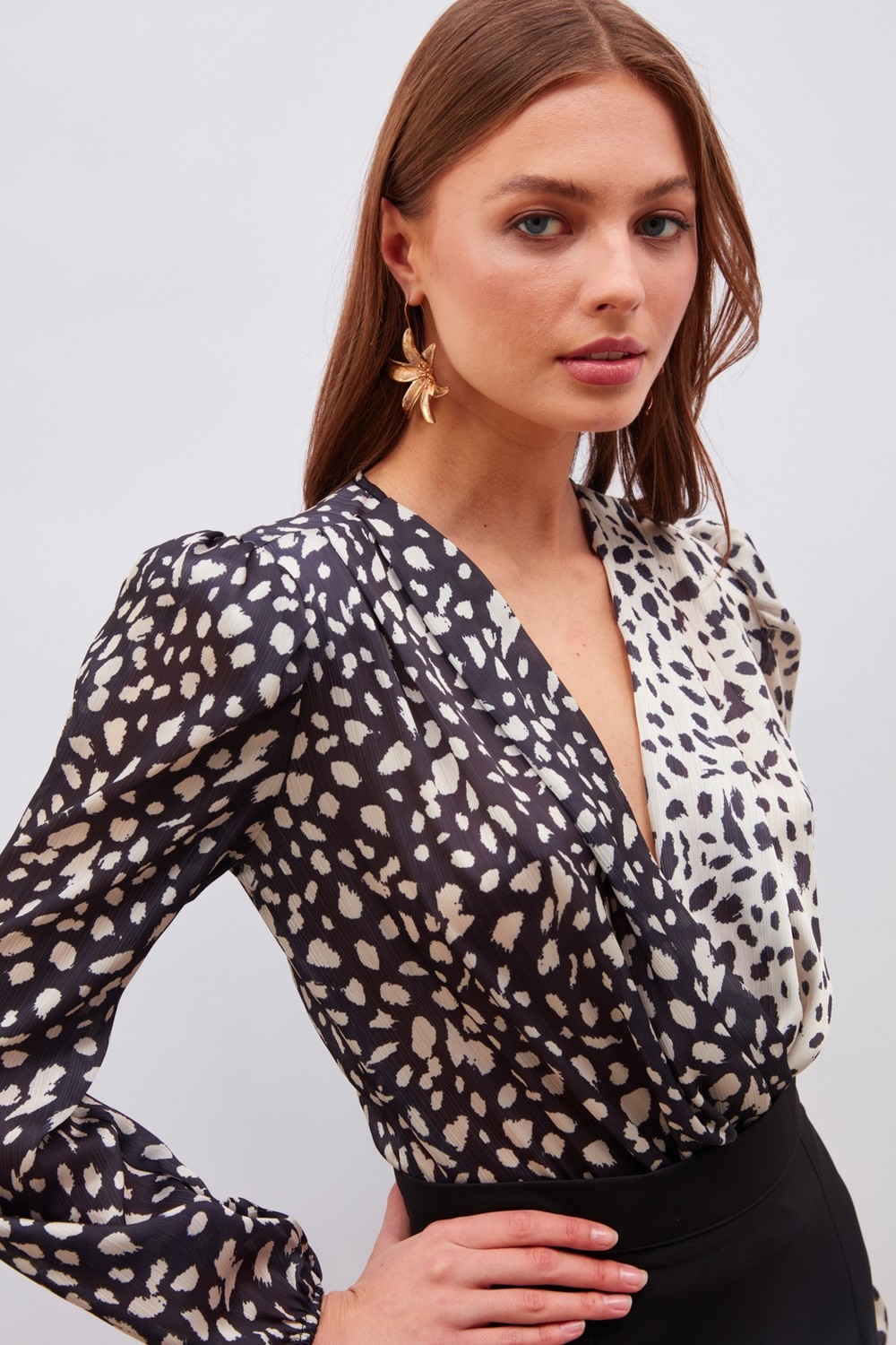 Sateen Kruvaze Desenli Bodysuit - Bej-siyah görsel 2