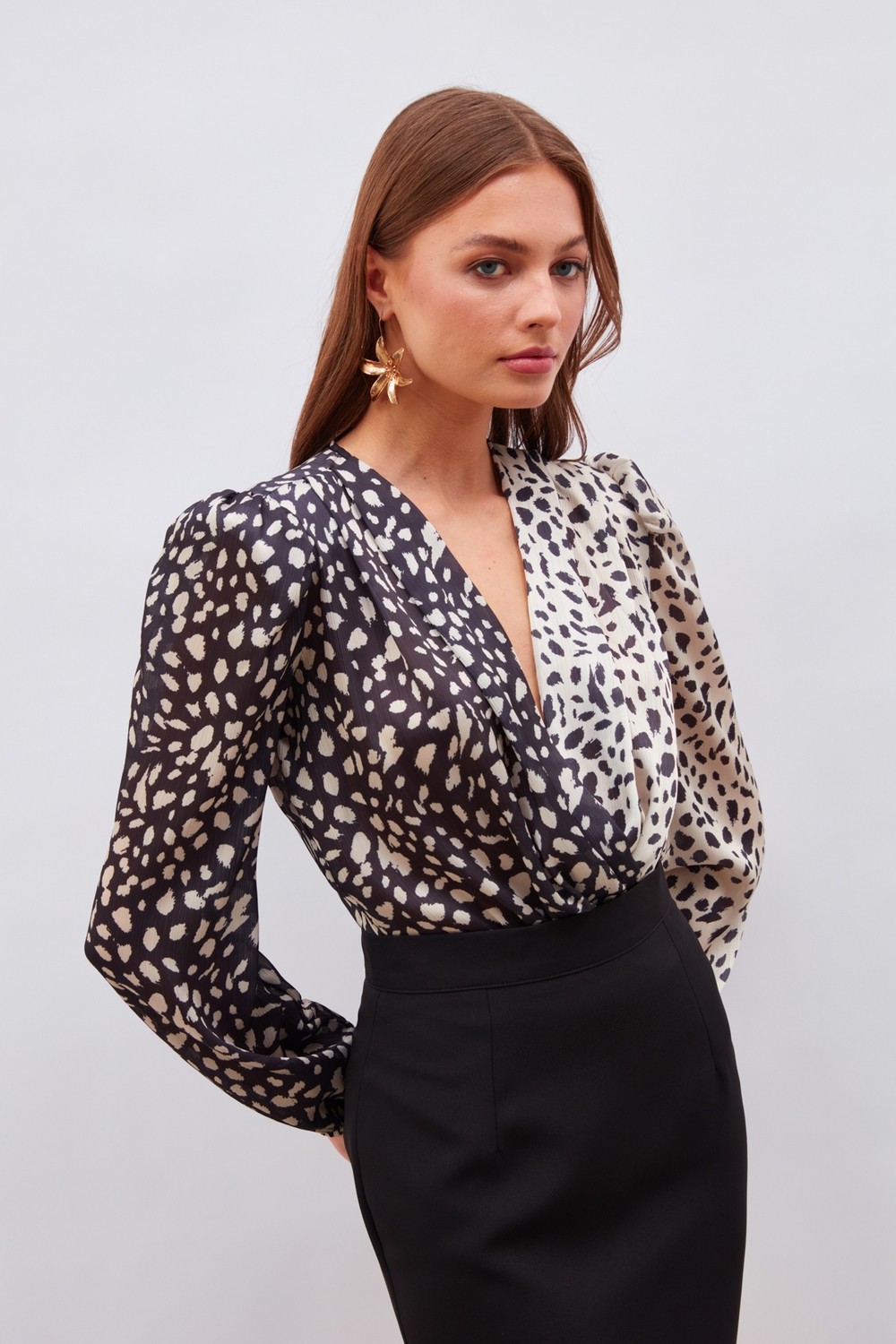Sateen Kruvaze Desenli Bodysuit - Bej-siyah görsel 4