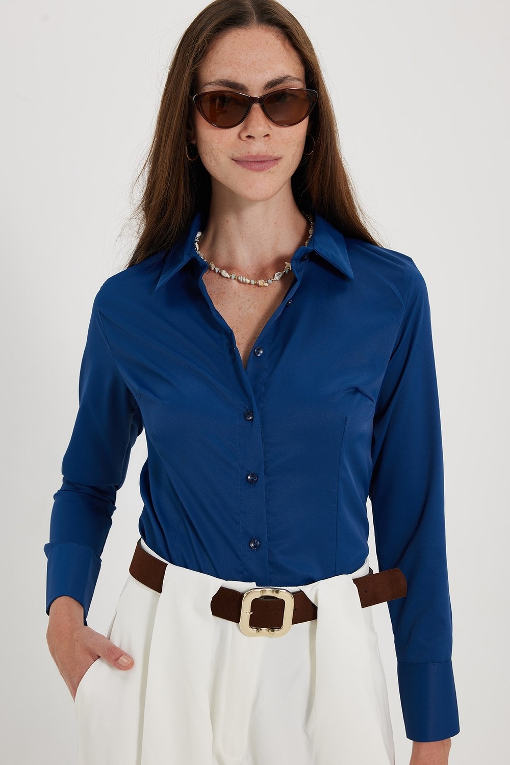 Tudors Kadın Slim Fit Dar Kesim Pensli Vücuda Oturan Klasik Yaka Uzun Kollu Likralı Lacivert Gömlek
