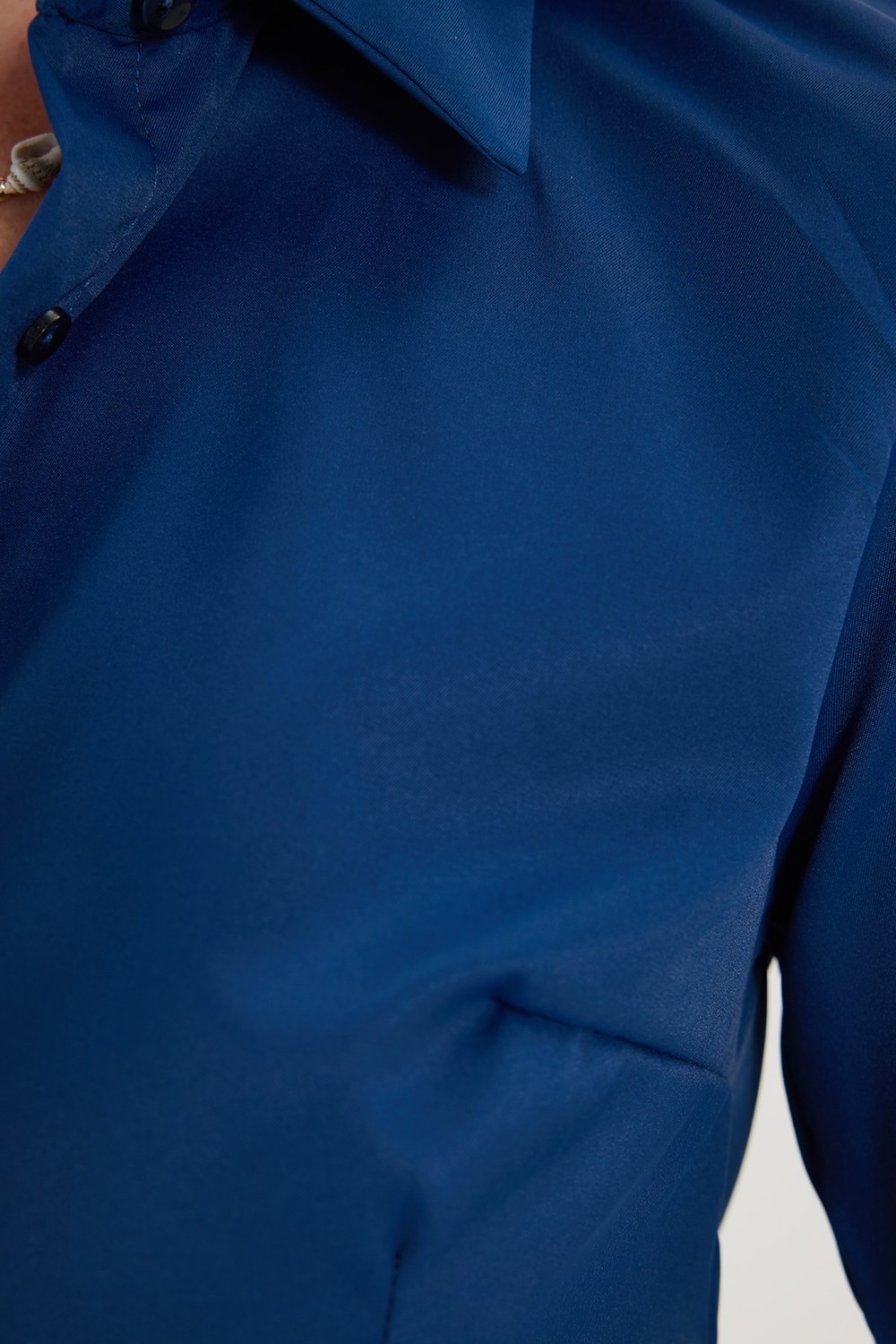 Tudors Kadın Slim Fit Dar Kesim Pensli Vücuda Oturan Klasik Yaka Uzun Kollu Likralı Lacivert Gömlek görsel 5
