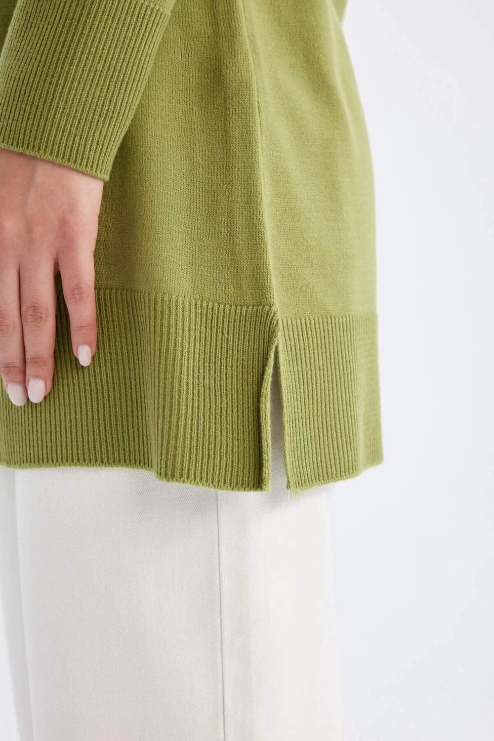 DeFacto Regular Fit Bisiklet Yaka Yırtmaçlı Basic Düz Triko Kazak Tunik H3431AZ24AU görsel 5