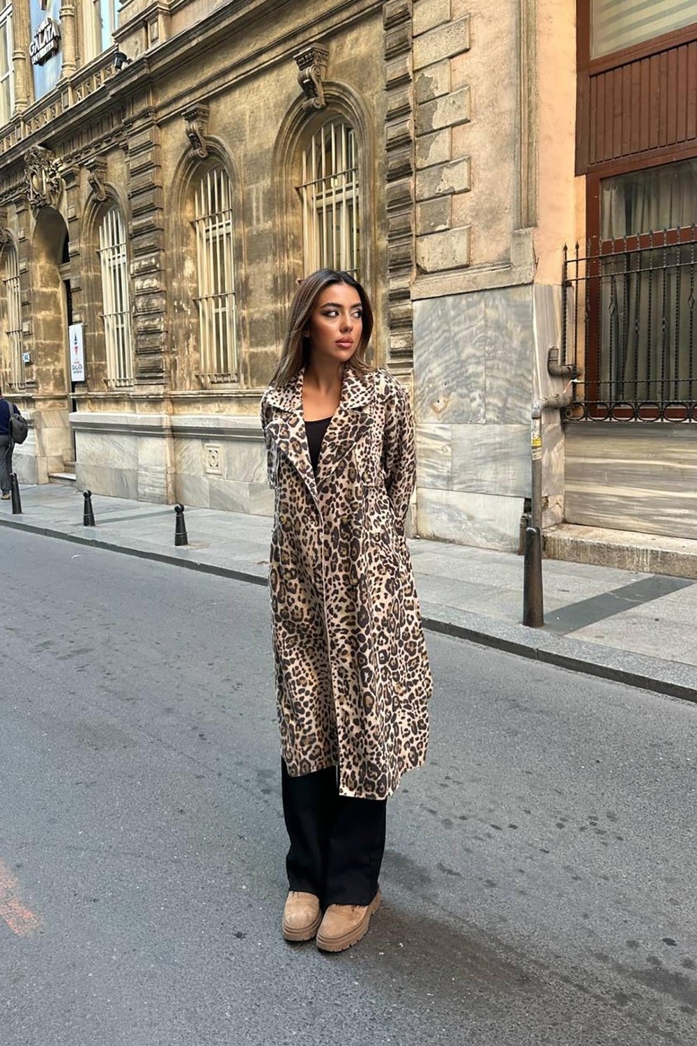 Moda Days Kadın Leopar Desenli Pelerin Detaylı Kemerli Düğmeli Uzun Kaban görsel 3