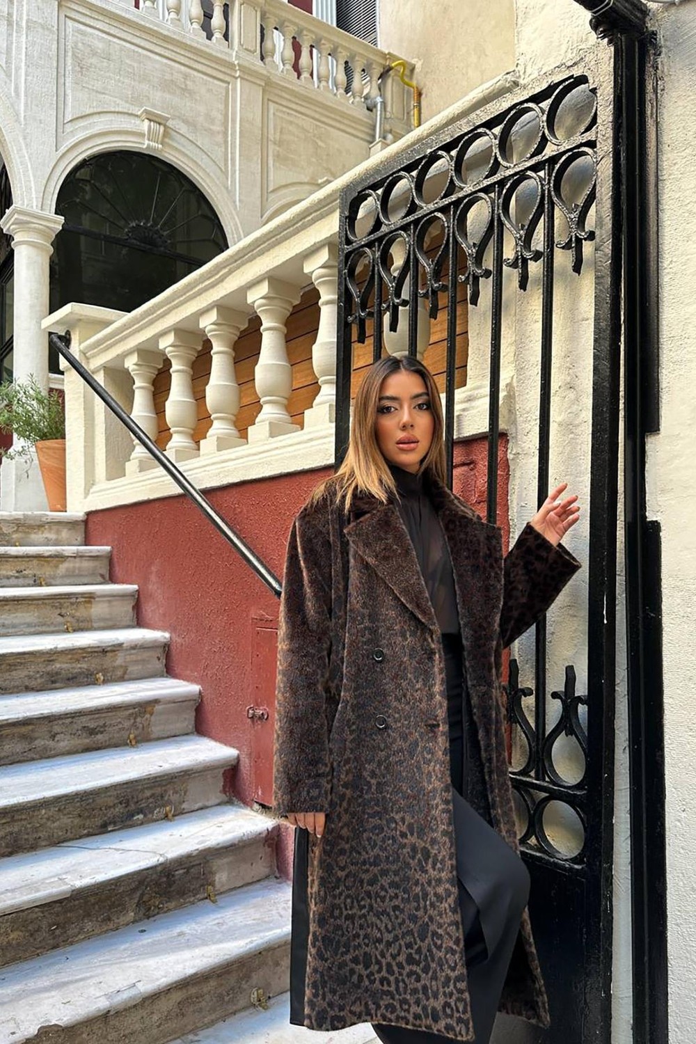 Moda Days Kadın Bordo Uzun Leopar Desenli Deri Kuşaklı Klasik Yaka Kaban görsel 3