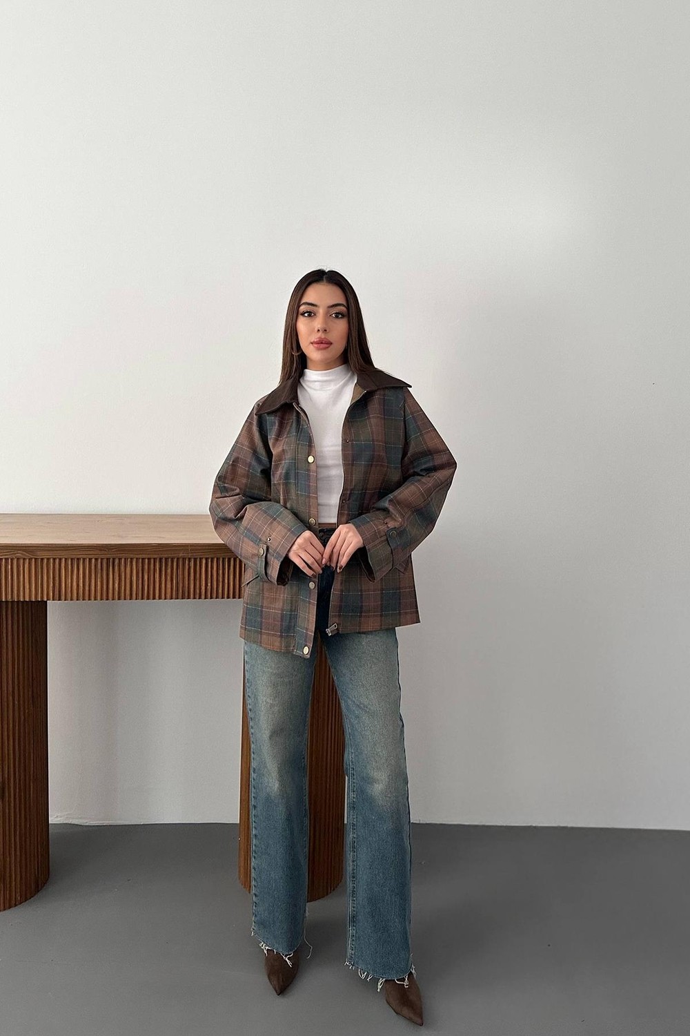 Moda Days Kadın Kahverengi Ekose Garnili Gömlek Yaka Astarlı Fermuarlı Cepli Oversize Ceket görsel 4