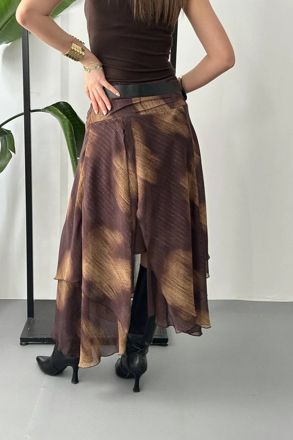 Moda Days Kadın Kahverengi Etek Şifon Desenli Büzgülü Yırtmaçlı Astarlı Uzun Asimetrik Etek görsel 5