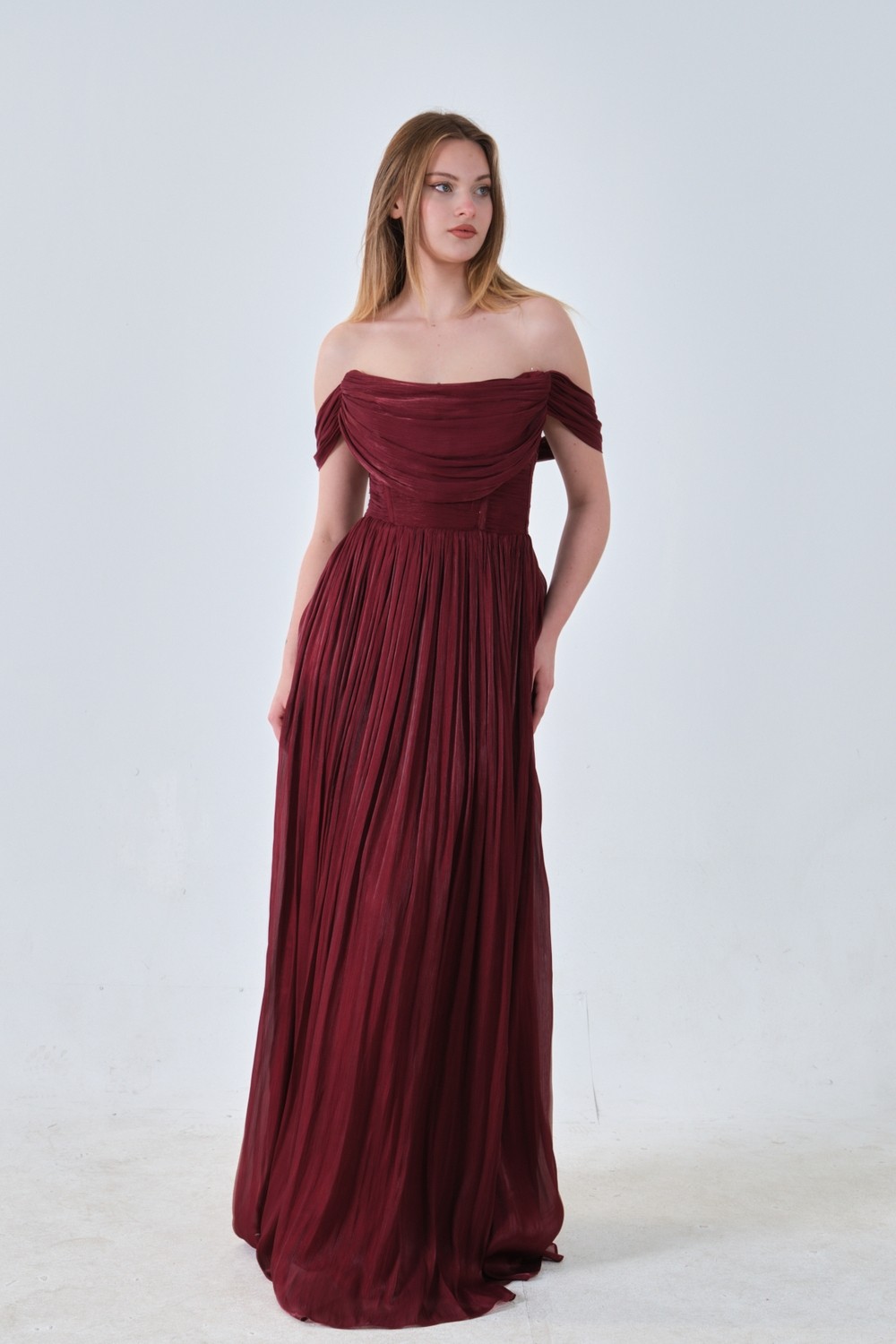 Feminist Bordo Drape Yaka Detaylı Şifon Straplez Abiye 08011861 görsel 3