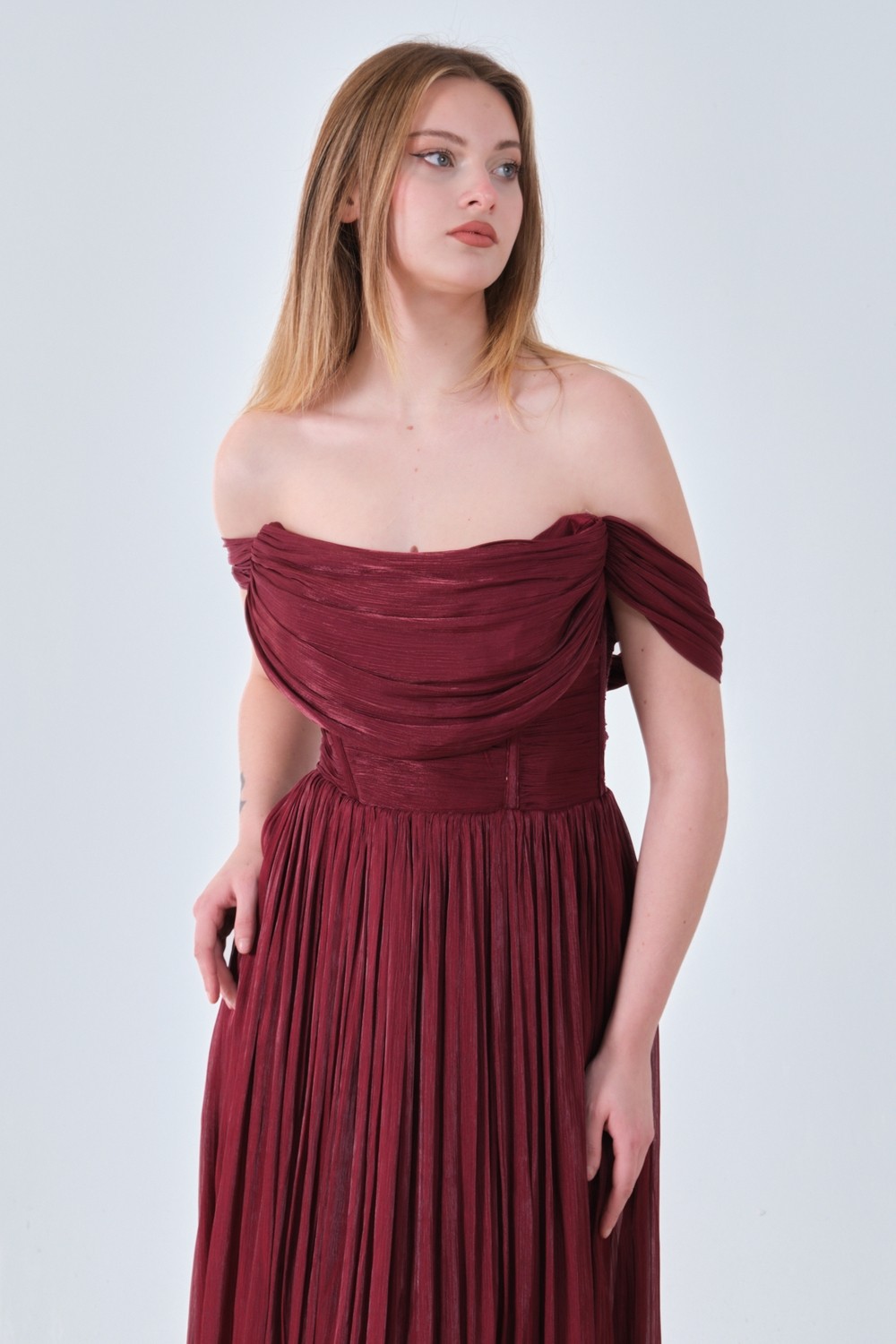 Feminist Bordo Drape Yaka Detaylı Şifon Straplez Abiye 08011861 görsel 5