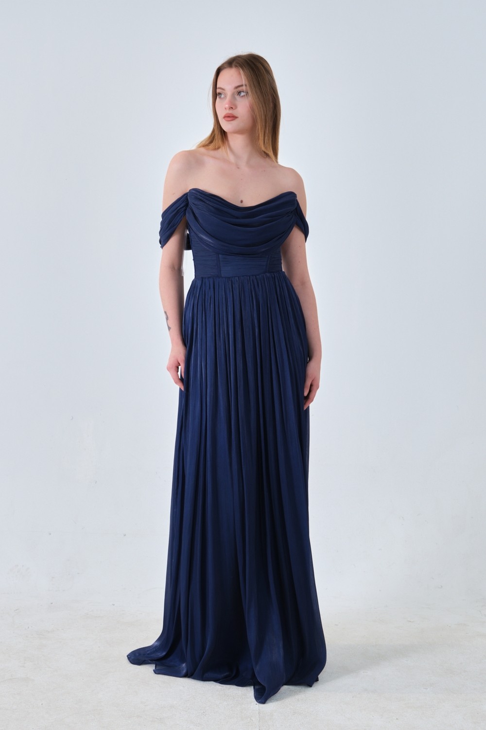 Feminist Bordo Drape Yaka Detaylı Şifon Straplez Abiye 08011861