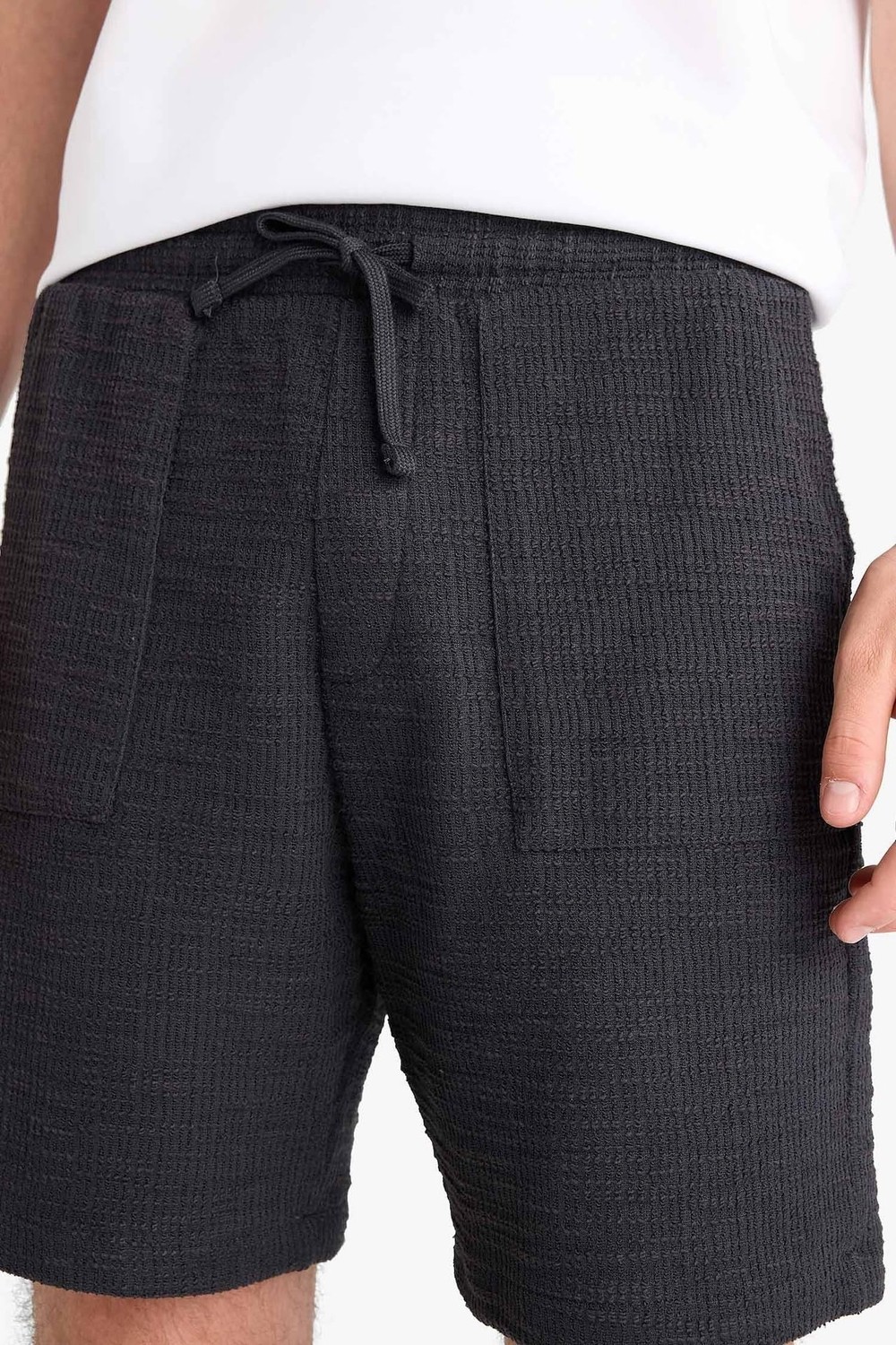 Die Grup Defacto Relax Fit Beli Bağcıklı Bermuda Şort E1236AX25SM görsel 3