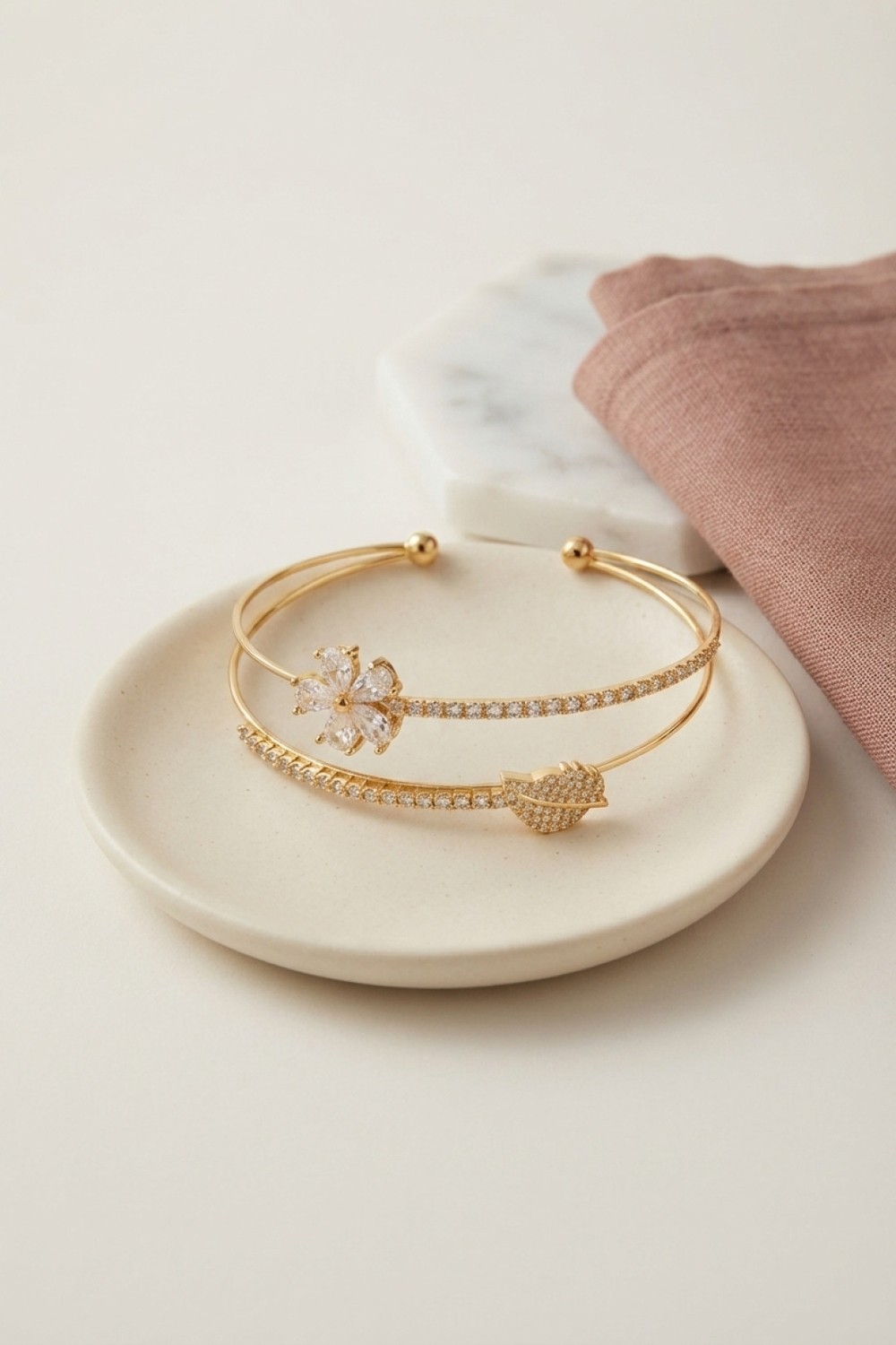 MÇ Plus Erb Gold Renk Zirkon Taşlı Çiçek Model Kadın Bileklik