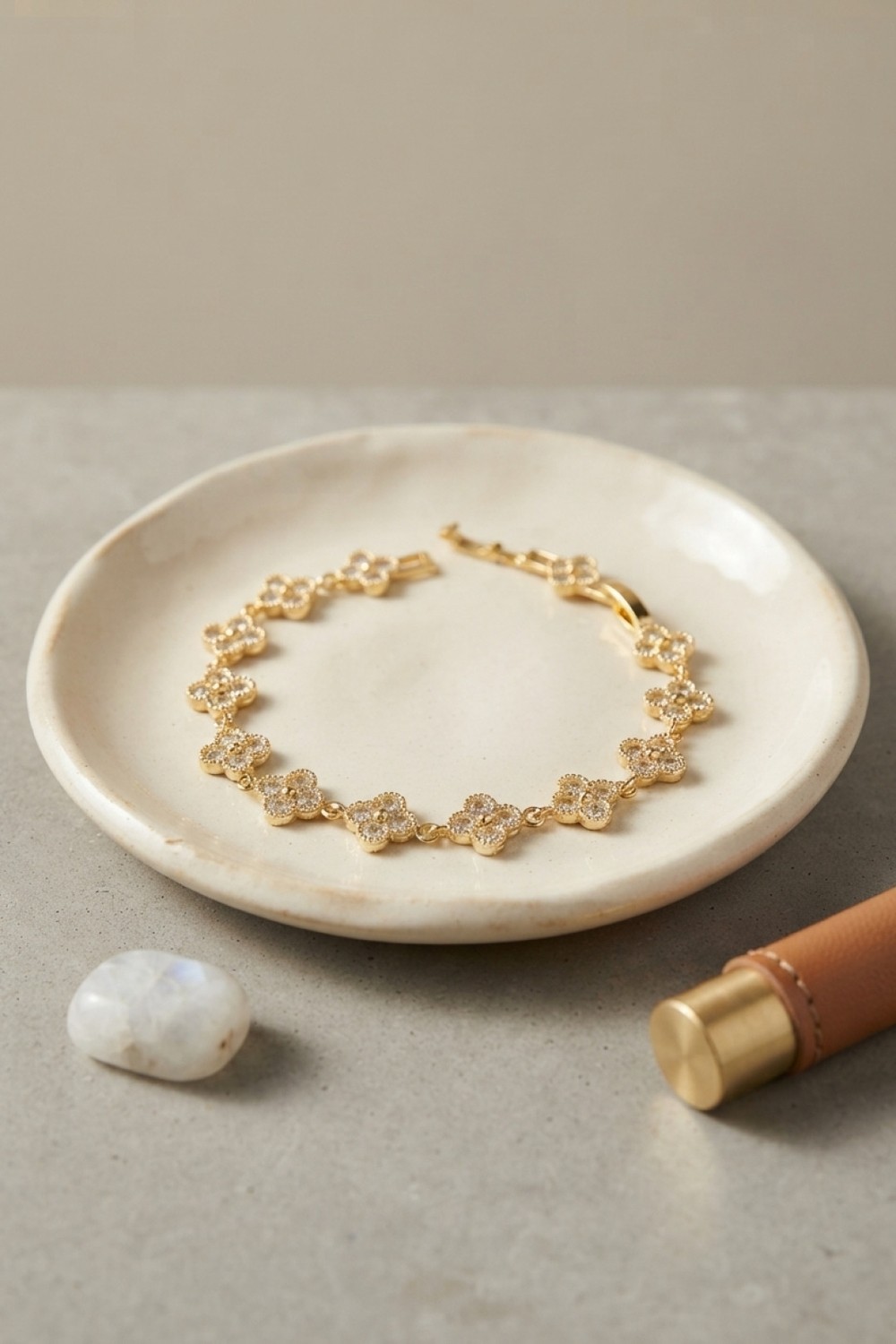 Senson Gold Renk Zirkon Taşlı Yonca Model Kadın Bileklik - Lisinya