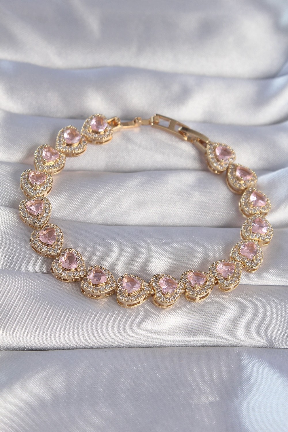 Eldenör Vip Seri Pirinç Gold Renk Pembe Zirkon Taşlı Kalp Tasarımlı Bileklik 5886