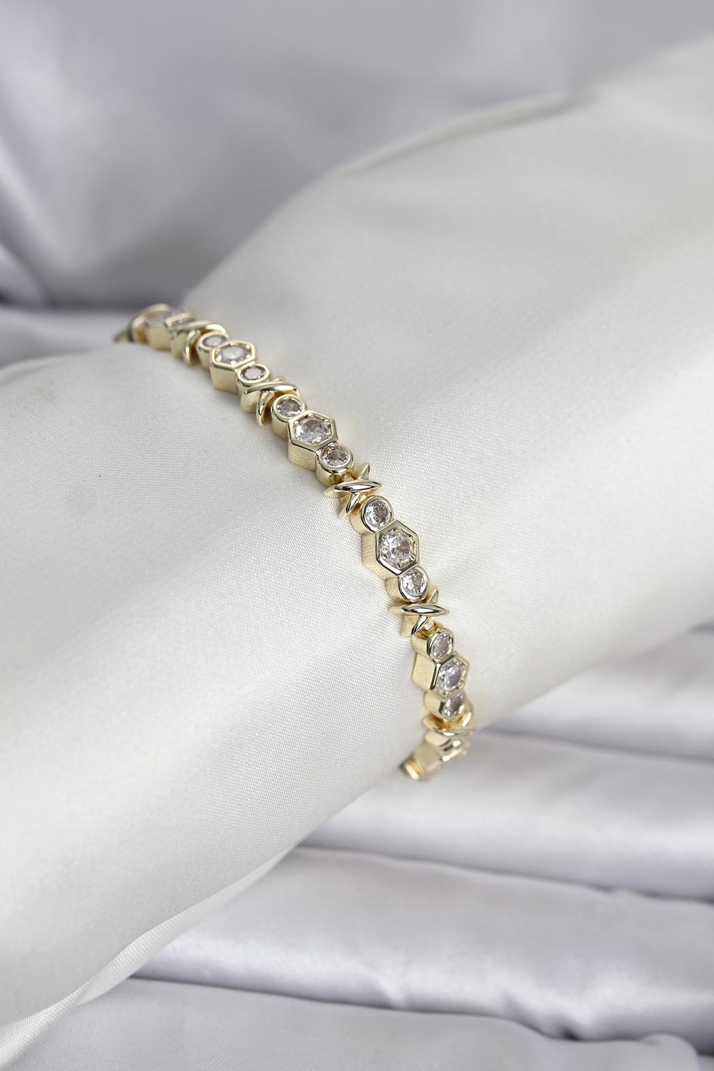 Eldenör Pirinç Gold Renk Petek Model Zirkon Taşlı Kadın Bileklik 5886