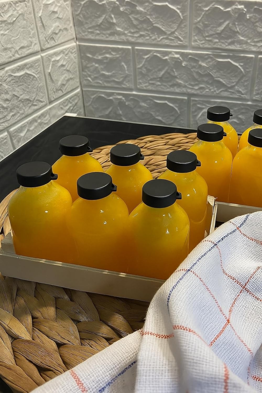 OEM 12 Adet Siyah Plastik Sızdırmaz Kapaklı Cam 50 ml Mini Shot Ginger Detox Şişe Kolonya Koku Süs Şişe görsel 4