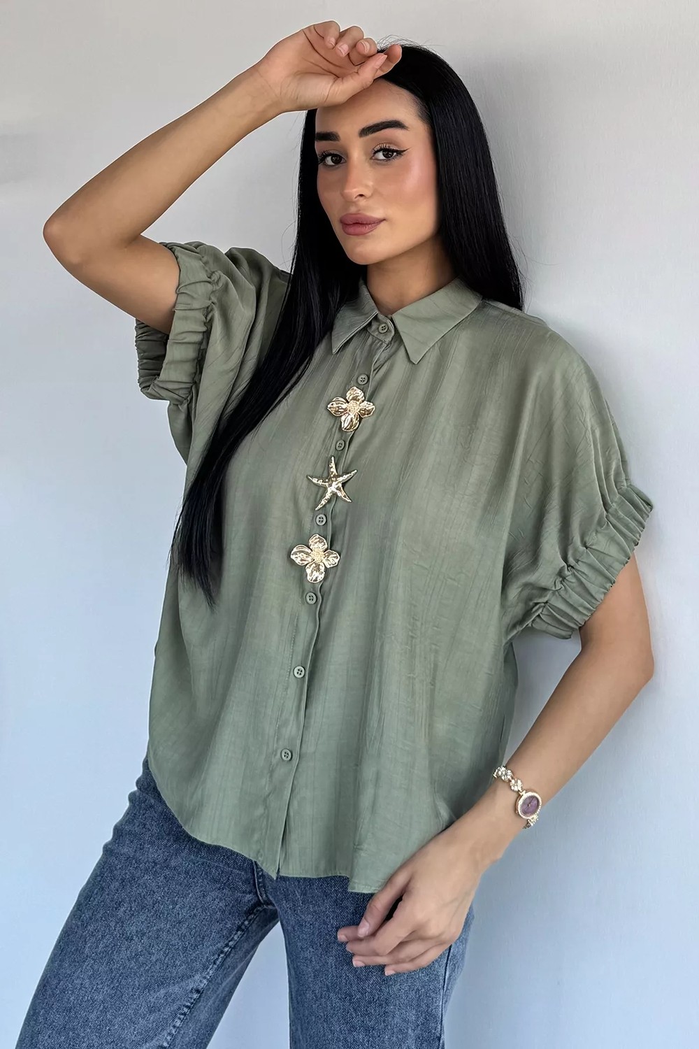 Gülseli Kadın Kol Lastikli Düğme Aksesuarlı Gömlek P-00021775