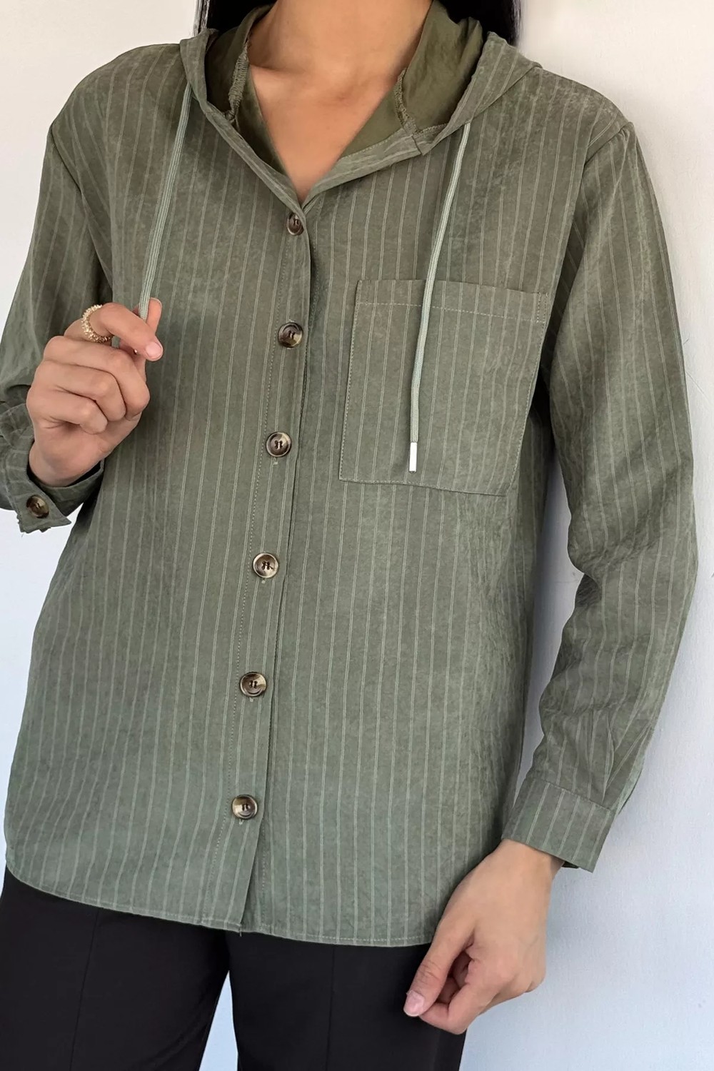 Gülseli Kadın Çizgi Desenli Kapüşonlu Spor Gömlek P-00021452