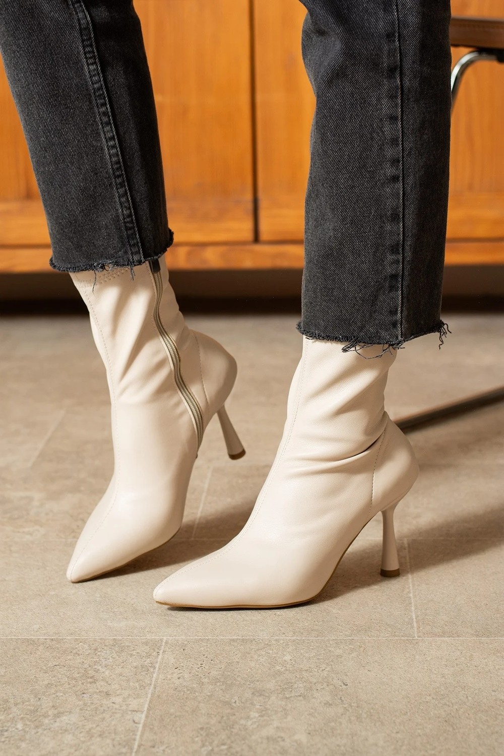 Dabab Shoes MARYA Kadın Bej Streç Cilt Sivri Burun Sıcak Astarlı Fermuarlı 7 Cm İnce Topuklu Bot Bootie görsel 3