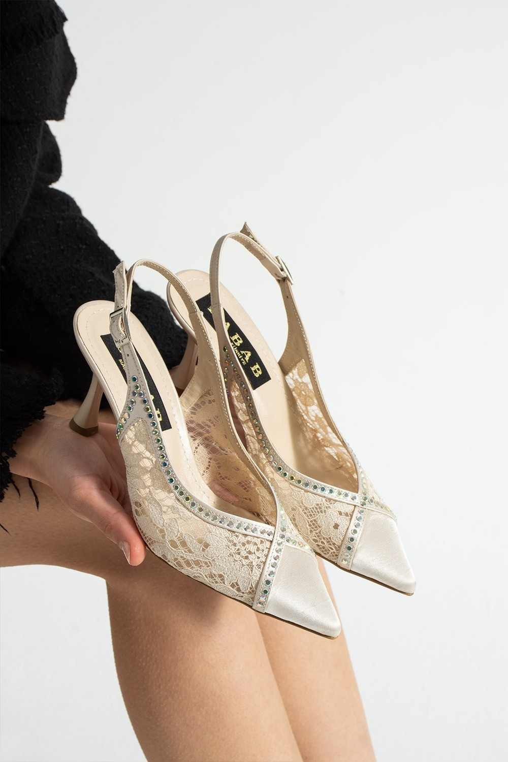 Dabab Shoes Laceora Kadın Gümüş Sivri Burun 10 cm Topuklu Dantel Dokulu Inci Detaylı Slingback Abiye Ayakkabı