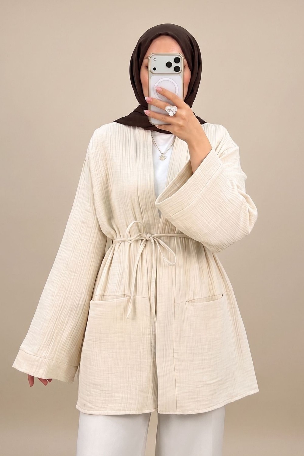 Modestim Kadın Tesettür Ekru Müslin Kumaş Cepli Bağlamalı Kimono Hırka