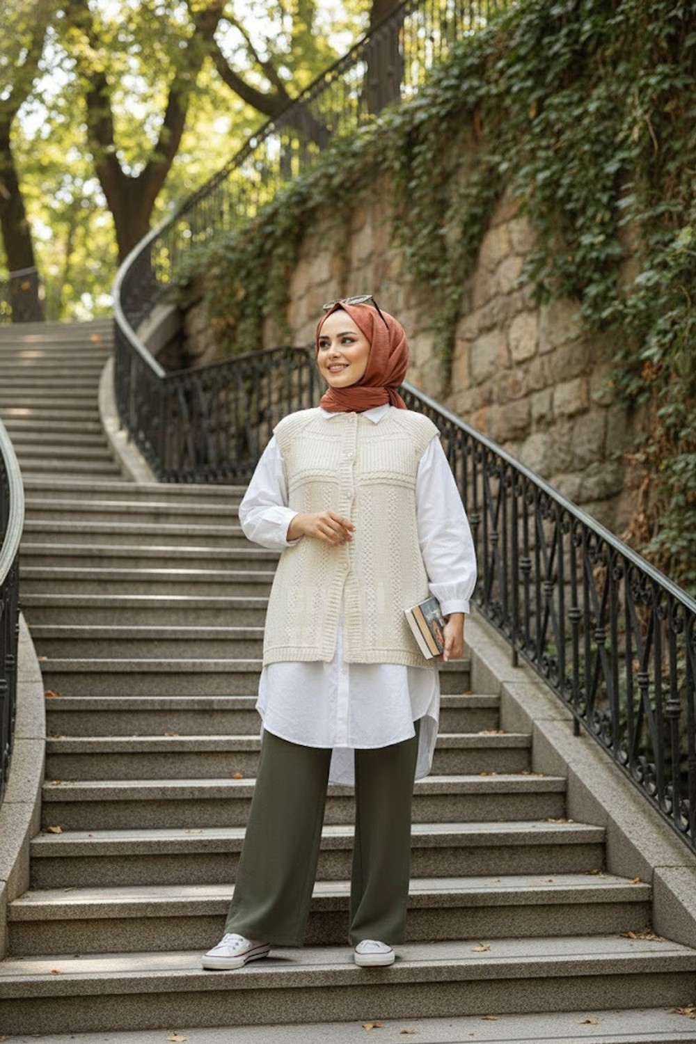 Belirtilmemiş Çeyizlik Simli Robalı Yelek Düğmeli, Uçan Yelek Modeli Çeyizlik Yelek