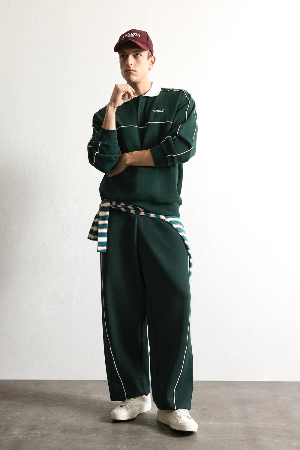 DeFacto Boxy Fit Polo Yaka Baskılı Sweatshirt F0116AX26AU görsel 2