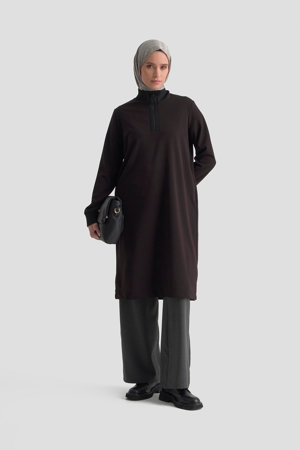 Armine Trend Yarım Fermuarlı Dik Yaka Uzun Kollu Rahat Kesim Basic Uzun Tunik 107 cm Boy Siyah 26KT456 görsel 2