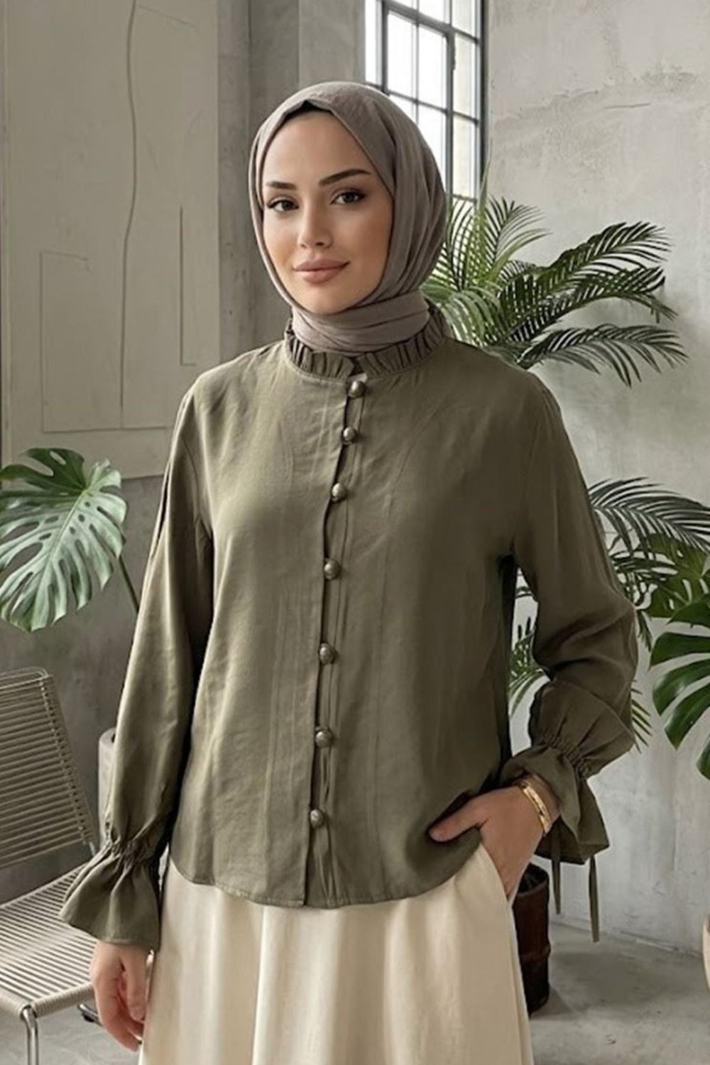 Modestim Kadın Kolu Tünelli Yaka Fırfırlı Kısa Trend Şık Haki Tesettür Bluz Gömlek