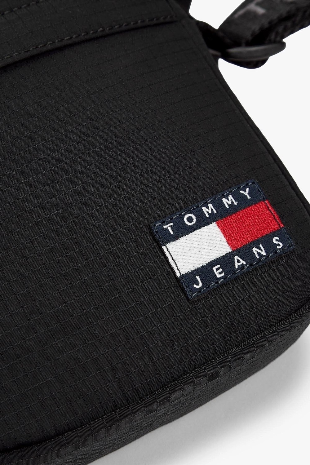 Tommy Hilfiger Erkek Tjm Essential Daily Ripstop Çapraz Askılı Çanta Siyah Renkli Şık Tasarım görsel 3