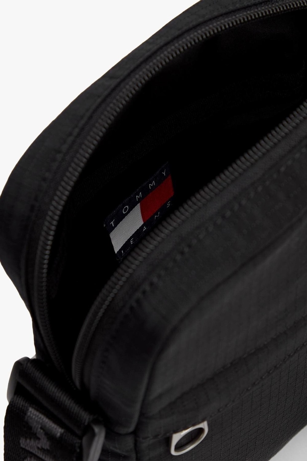 Tommy Hilfiger Erkek Tjm Essential Daily Ripstop Çapraz Askılı Çanta Siyah Renkli Şık Tasarım görsel 4