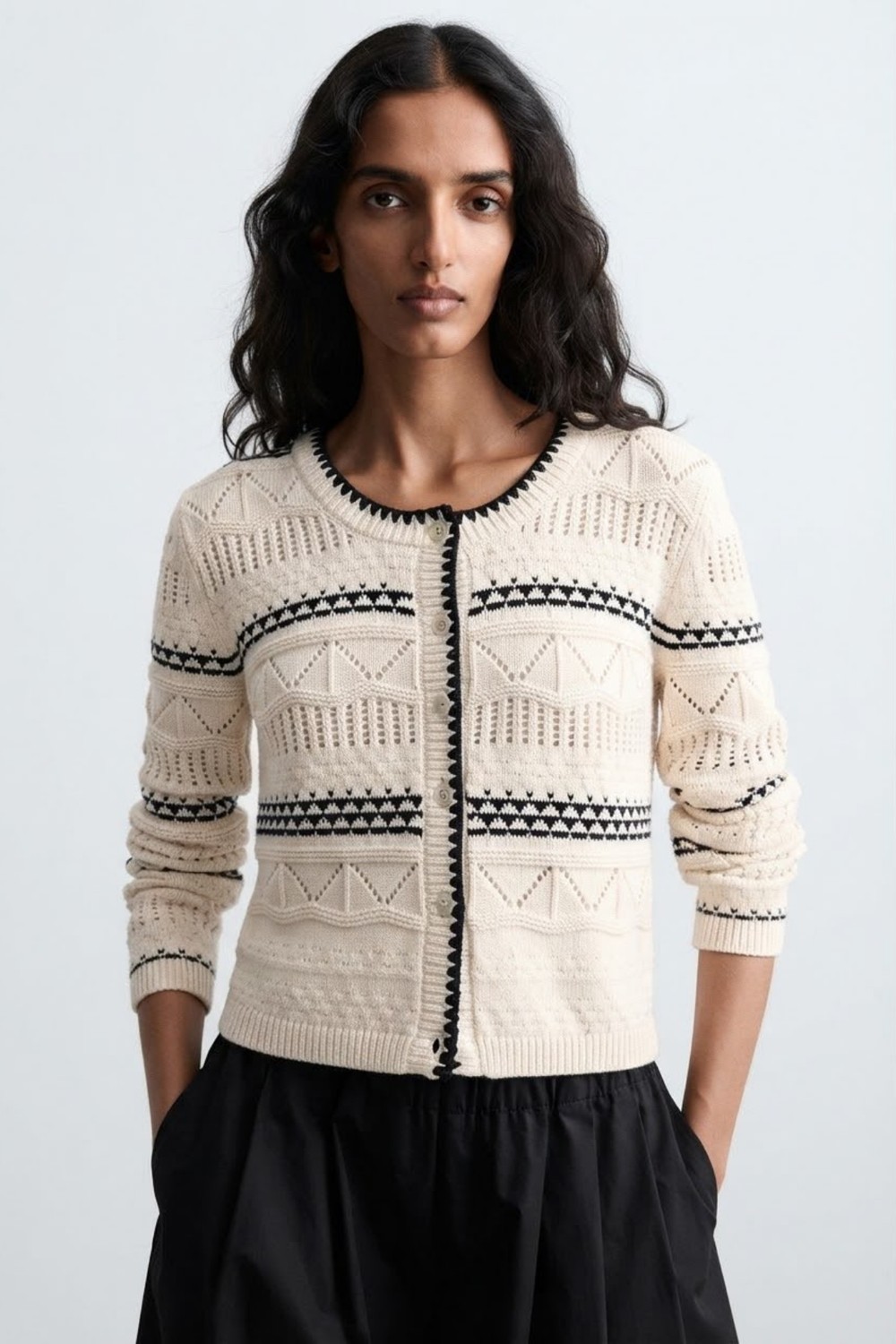 Soft & Basic Kadın Kontrast Fırfırlı Crop Triko Hırka Geometrik Desenli Düğmeli Hırka