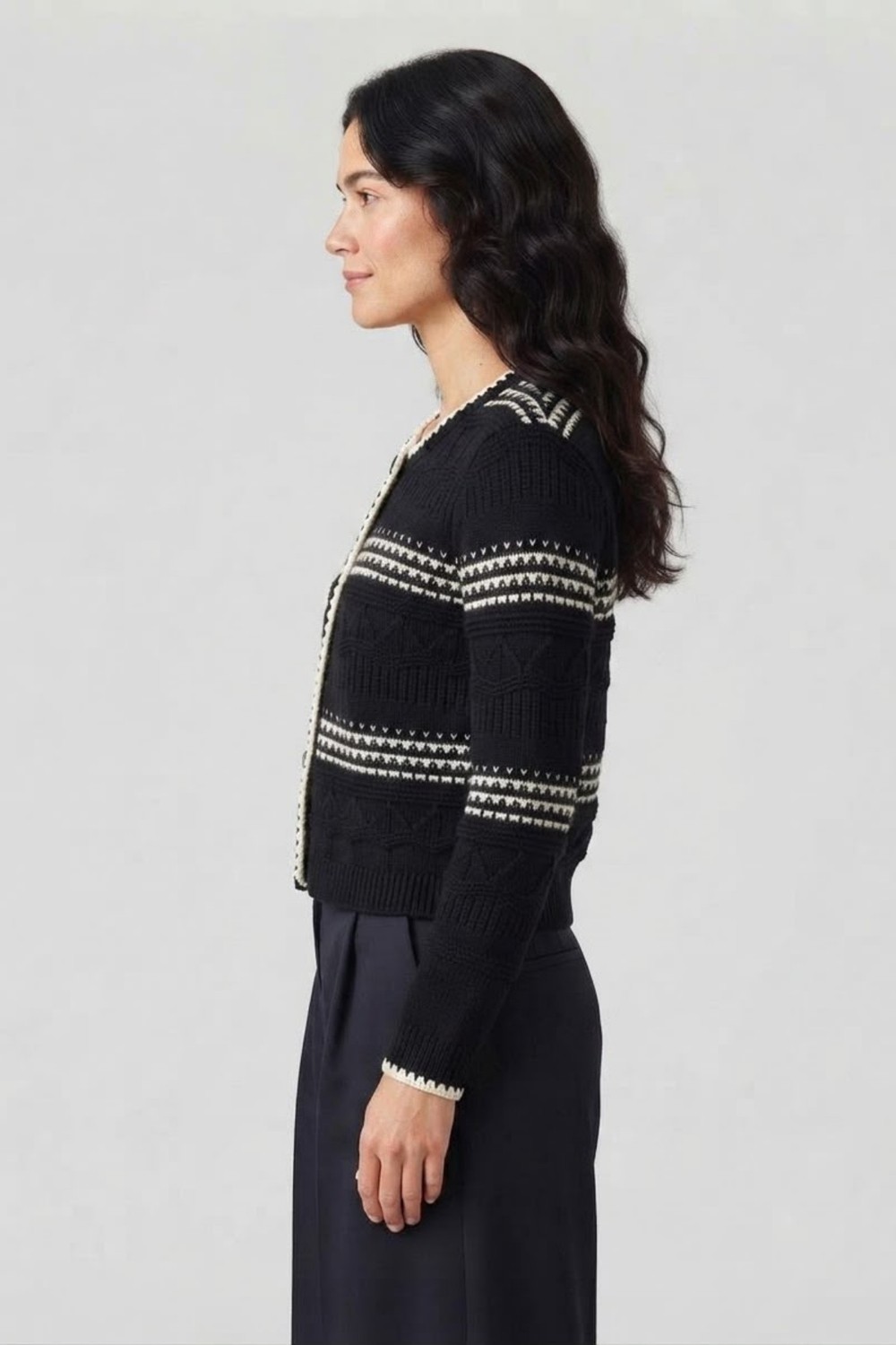 Soft & Basic Kadın Kontrast Fırfırlı Crop Triko Hırka Geometrik Desenli Düğmeli Hırka görsel 6