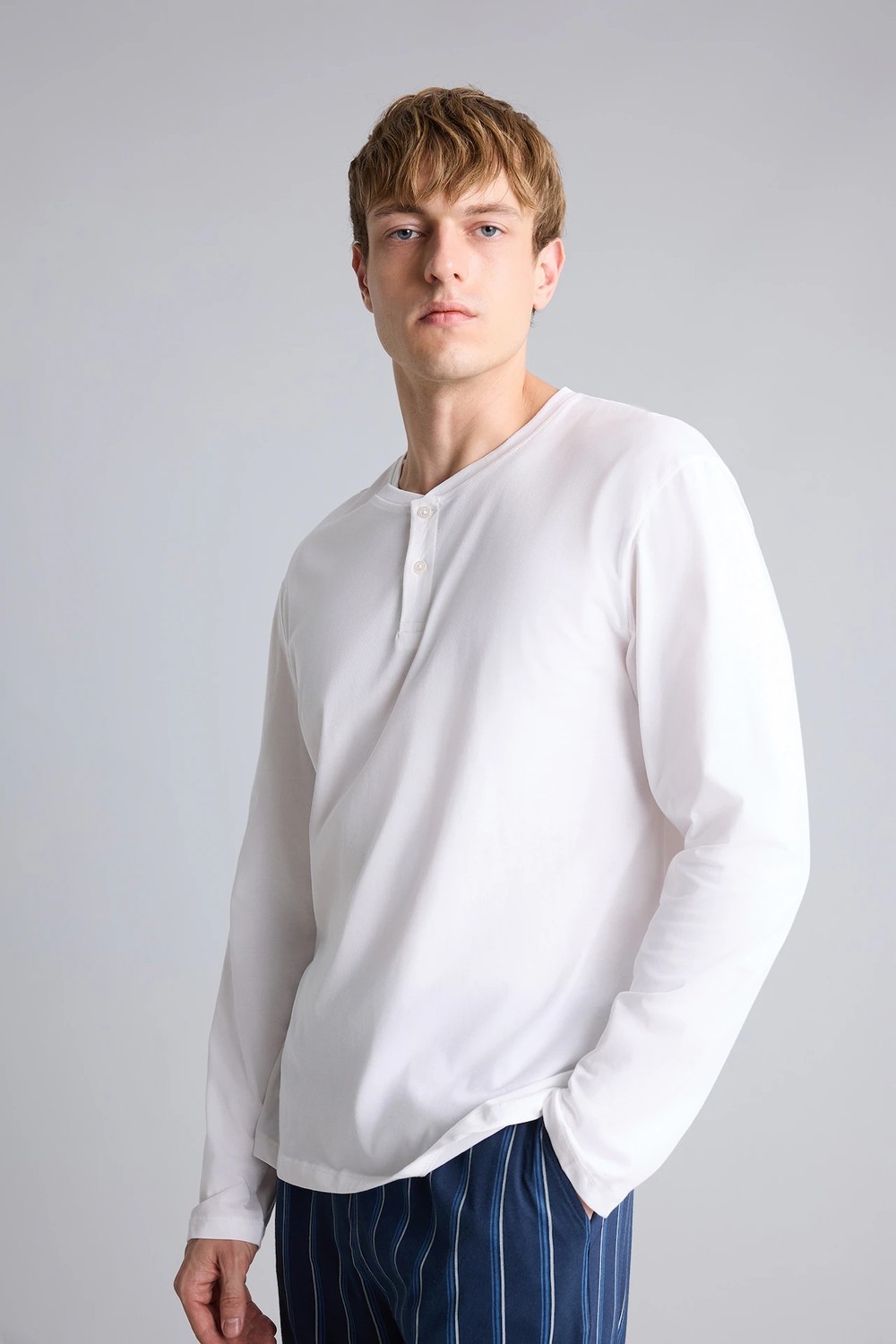DeFacto %100 Pamuk New Regular Fit Uzun Kollu Düğme Detaylı Üst Çizgili Alt 2'li Pijama Takımı H7607AX26AU görsel 3