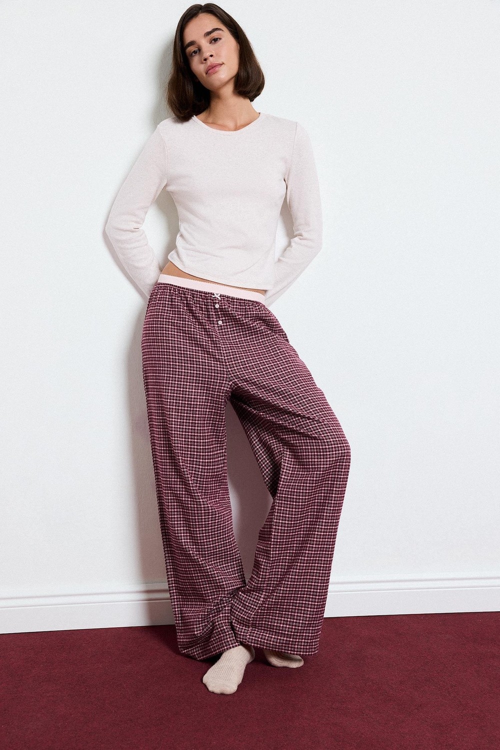 DeFacto Regular Fit Bisiklet Yaka Uzun Kollu Üst Ekose Desenli Geniş Paça Alt Flanel Pijama Takımı H4398AX26AU