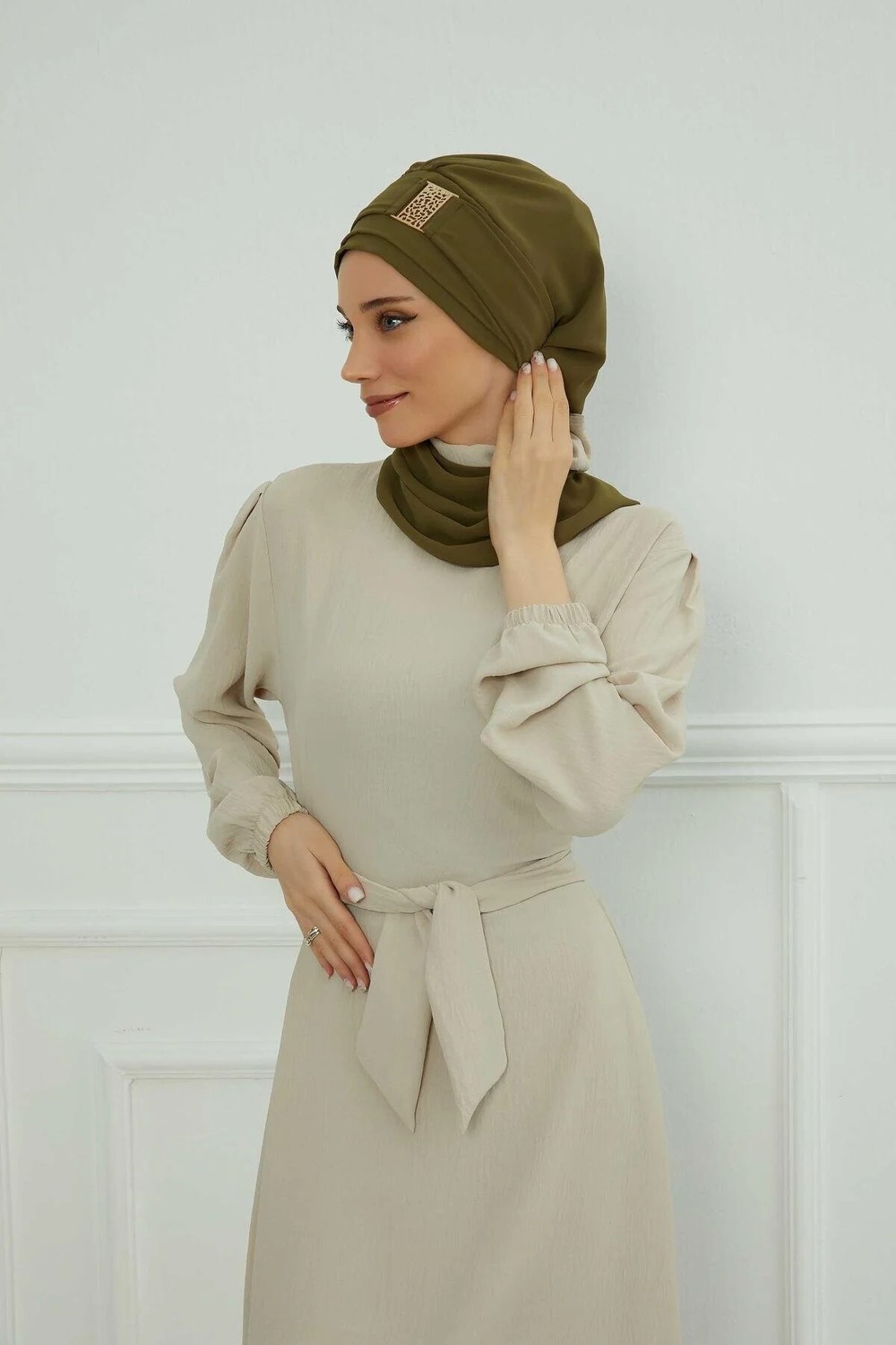 Aisha's Design Dekolte Kapatabilen Gold Aksesuarlı Şifon Hazır Türban,Haki Yeşil,HT-11 görsel 7