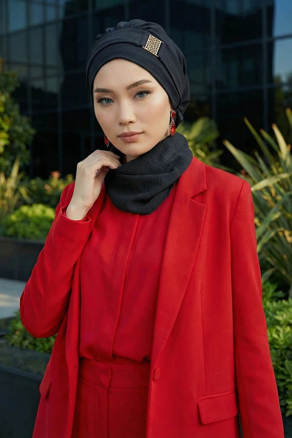 Aisha's Design Dekolte Kapatabilen Gold Aksesuarlı Hazır Türban,Siyah,HT-11A