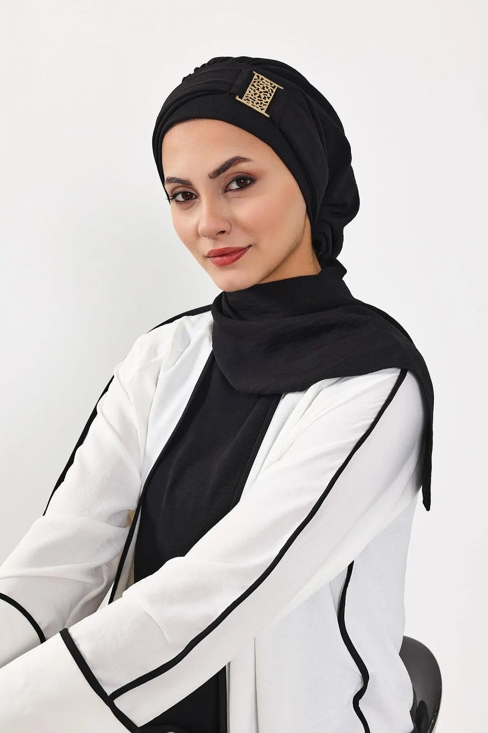 Aisha's Design Dekolte Kapatabilen Gold Aksesuarlı Hazır Türban,Siyah,HT-11A görsel 2