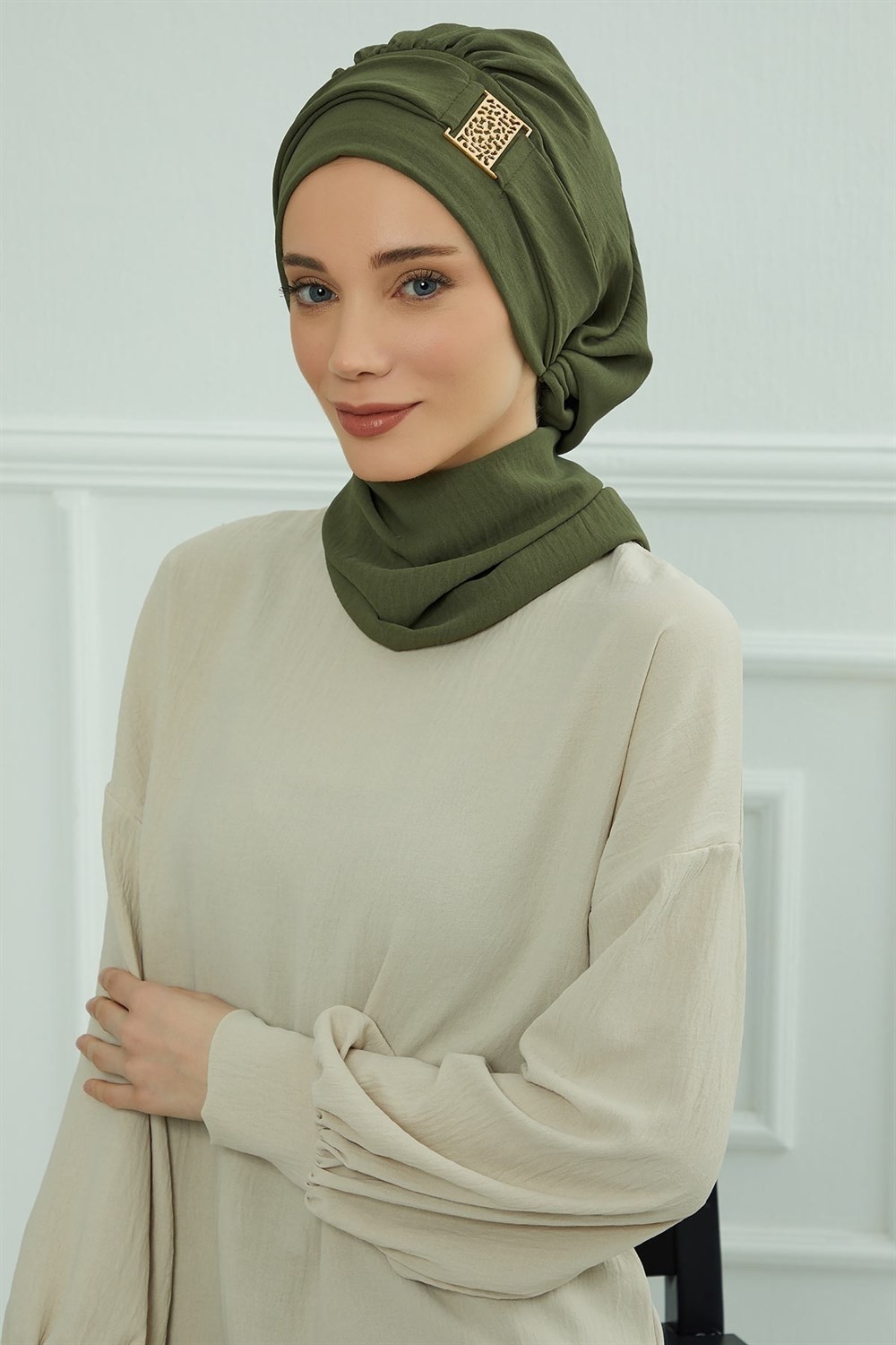 Aisha's Design Dekolte Kapatabilen Gold Aksesuarlı Hazır Türban,Haki Yeşili,HT-11A görsel 3