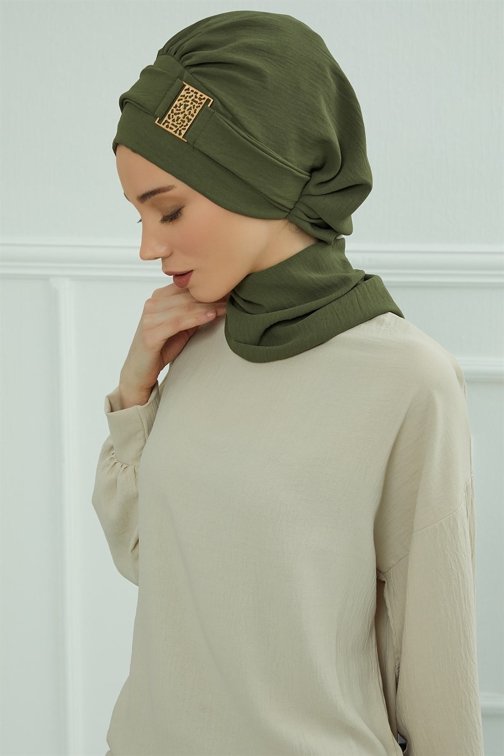 Aisha's Design Dekolte Kapatabilen Gold Aksesuarlı Hazır Türban,Haki Yeşili,HT-11A görsel 5