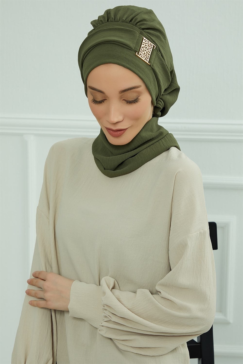 Aisha's Design Dekolte Kapatabilen Gold Aksesuarlı Hazır Türban,Haki Yeşili,HT-11A görsel 6
