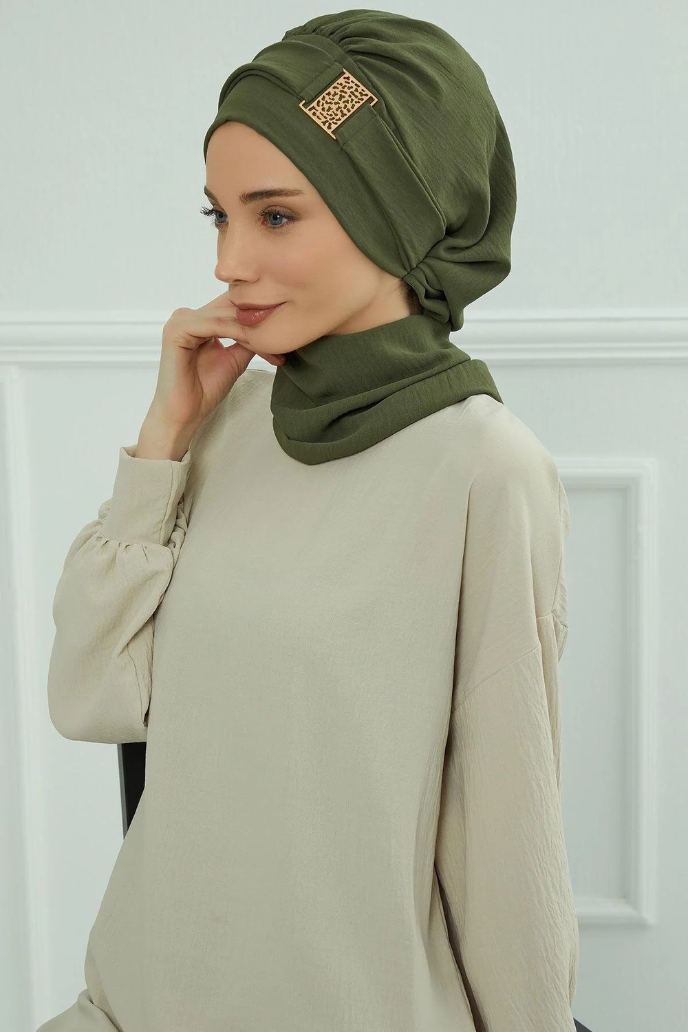 Aisha's Design Dekolte Kapatabilen Gold Aksesuarlı Hazır Türban,Haki Yeşili,HT-11A görsel 8