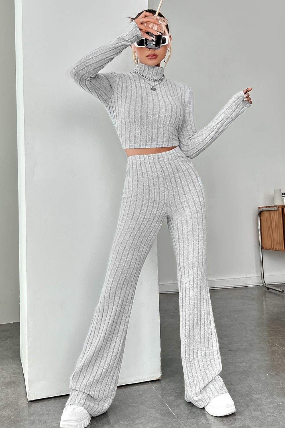 Fantastik Store Kadın Gri Çizgili Boğazlı Crop Top ve Yüksek Bel Pantolon Takım görsel 6