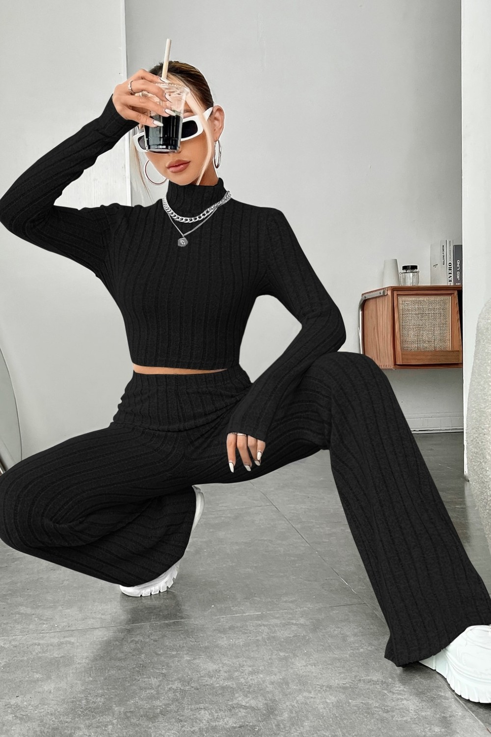 Fantastik Store Kadın Siyah Boğazlı Crop Top ve Yüksek Bel Eşofman Takımı Spor Şık Kombin görsel 5