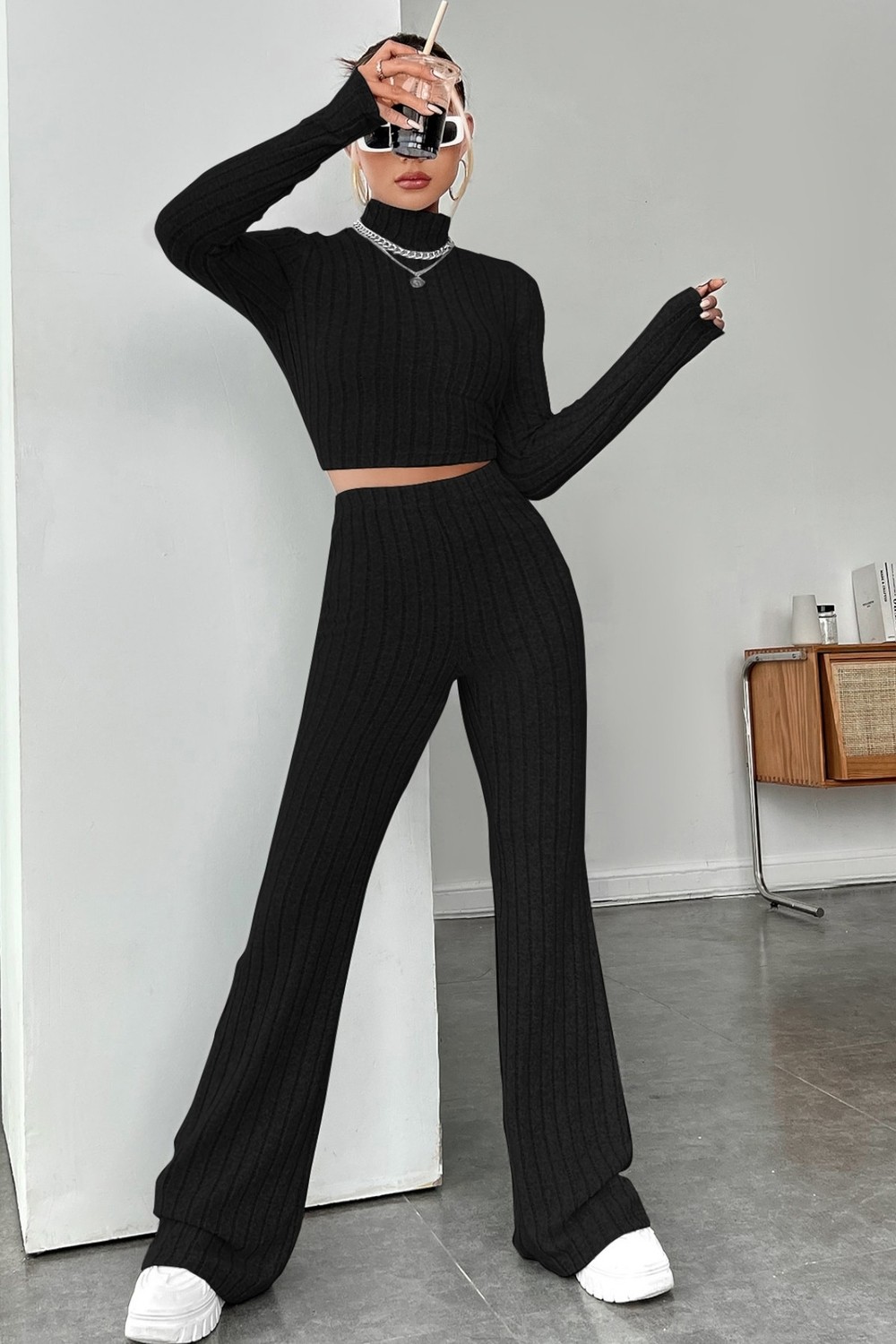 Fantastik Store Kadın Siyah Boğazlı Crop Top ve Yüksek Bel Eşofman Takımı Spor Şık Kombin görsel 6