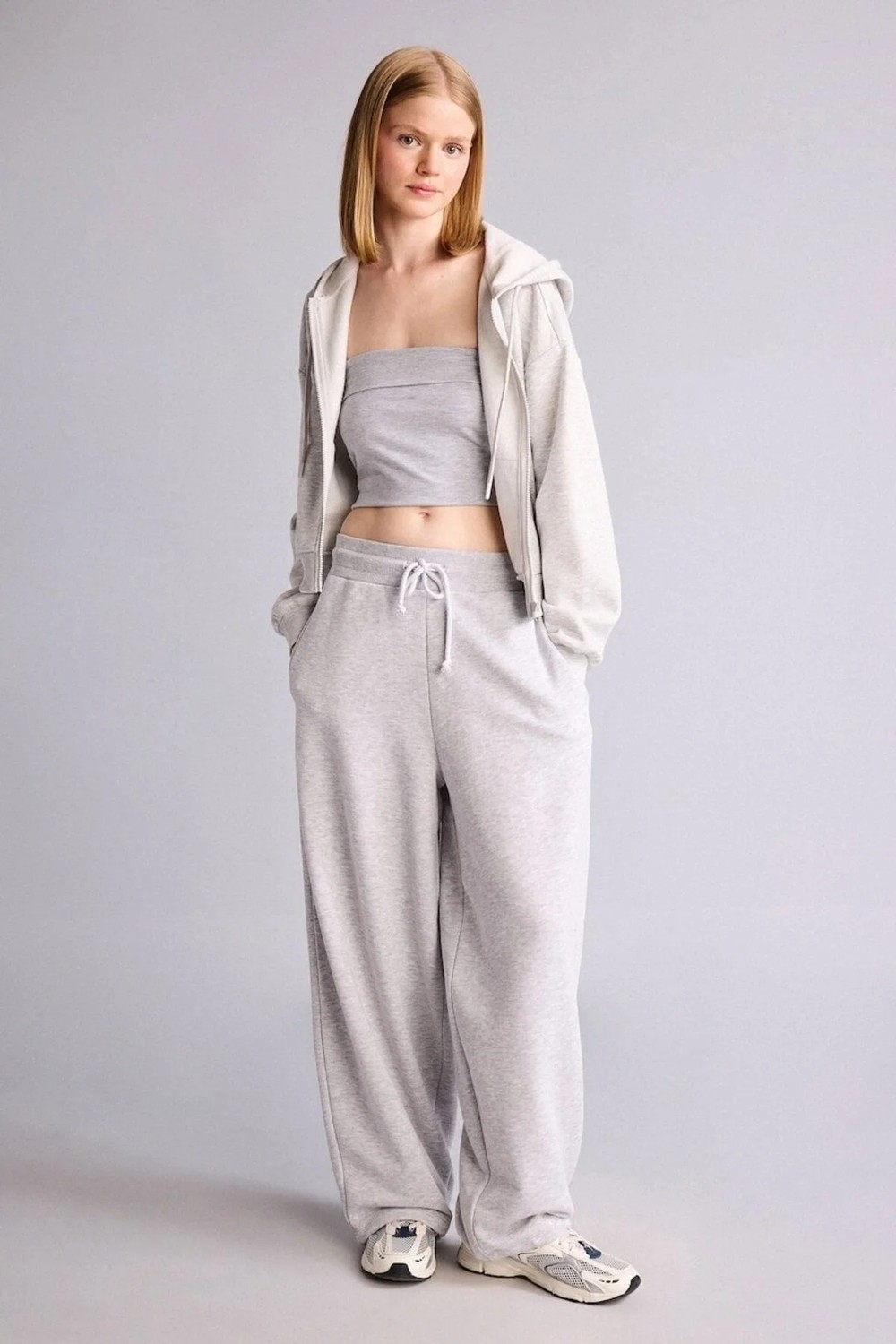 DeFacto Cropped Fıt Kapüşonlu Kalın Kumaş Sweatshirt Hırka Z7069AZ26AU görsel 4