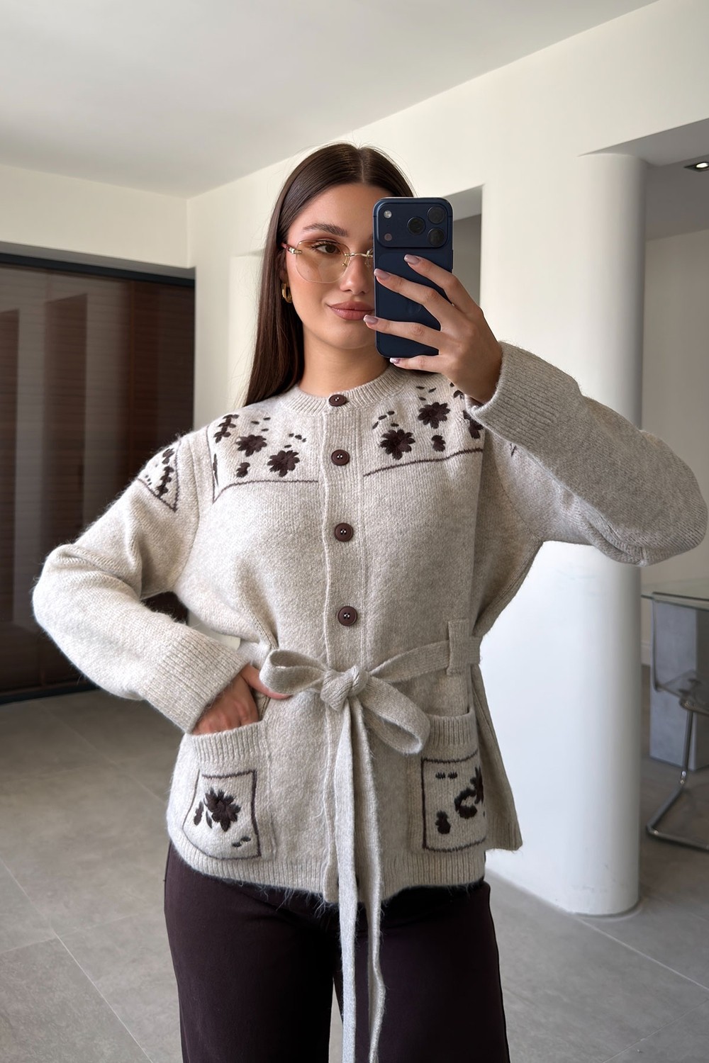 Magarde Nakış Işlemeli Çift Cepli Yün Hırka- Bej görsel 8