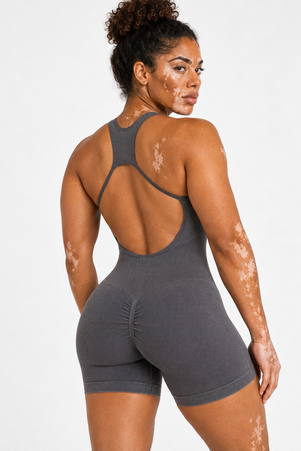 Gymhams Kadın Büzgülü Şortlu Sırt Dekolteli Spor Tulum - Seamless Fitness Jumpsuit görsel 3