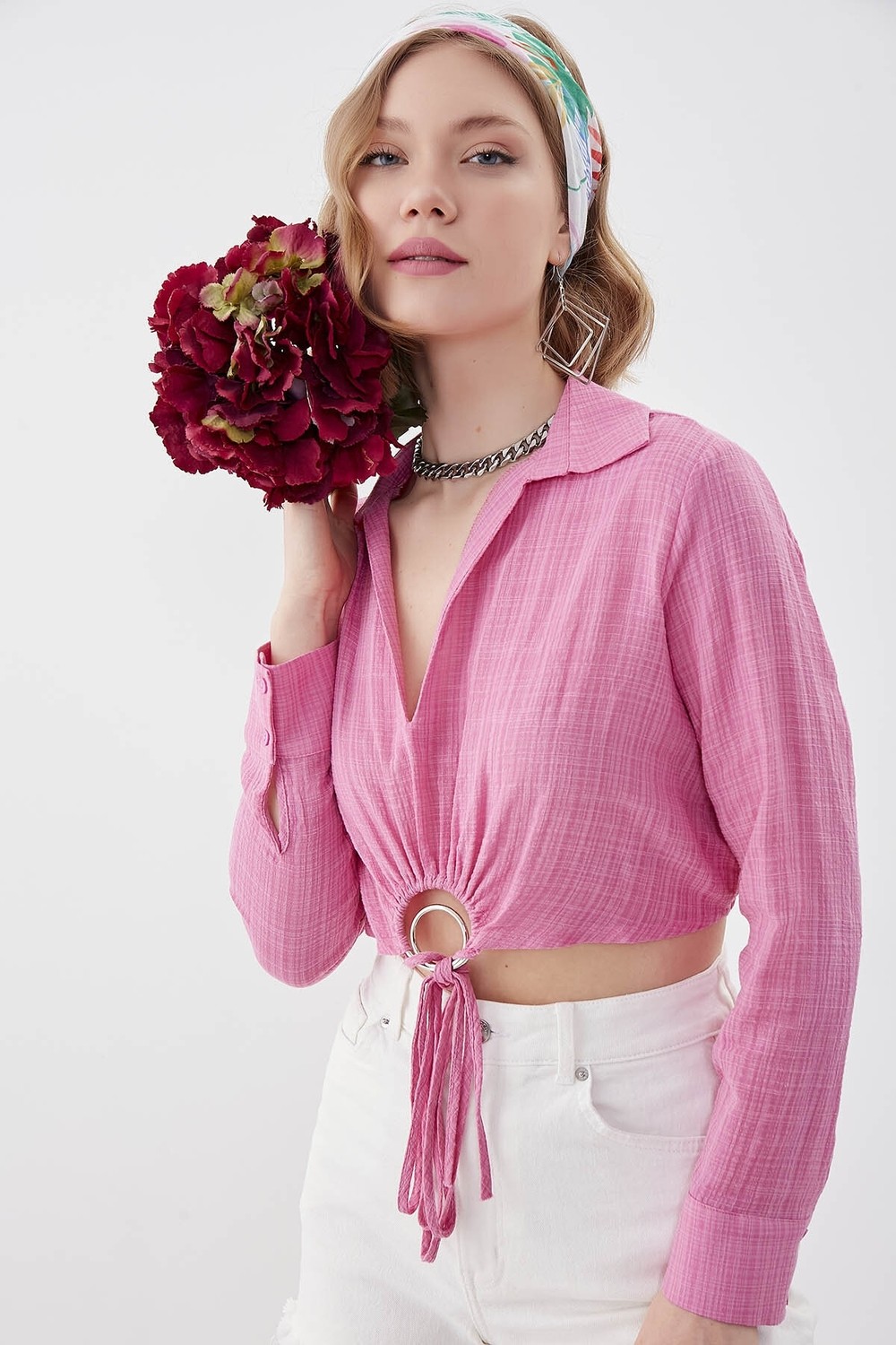Vitrin Beli Halka Detaylı V Yaka Lastikli Crop Bluz