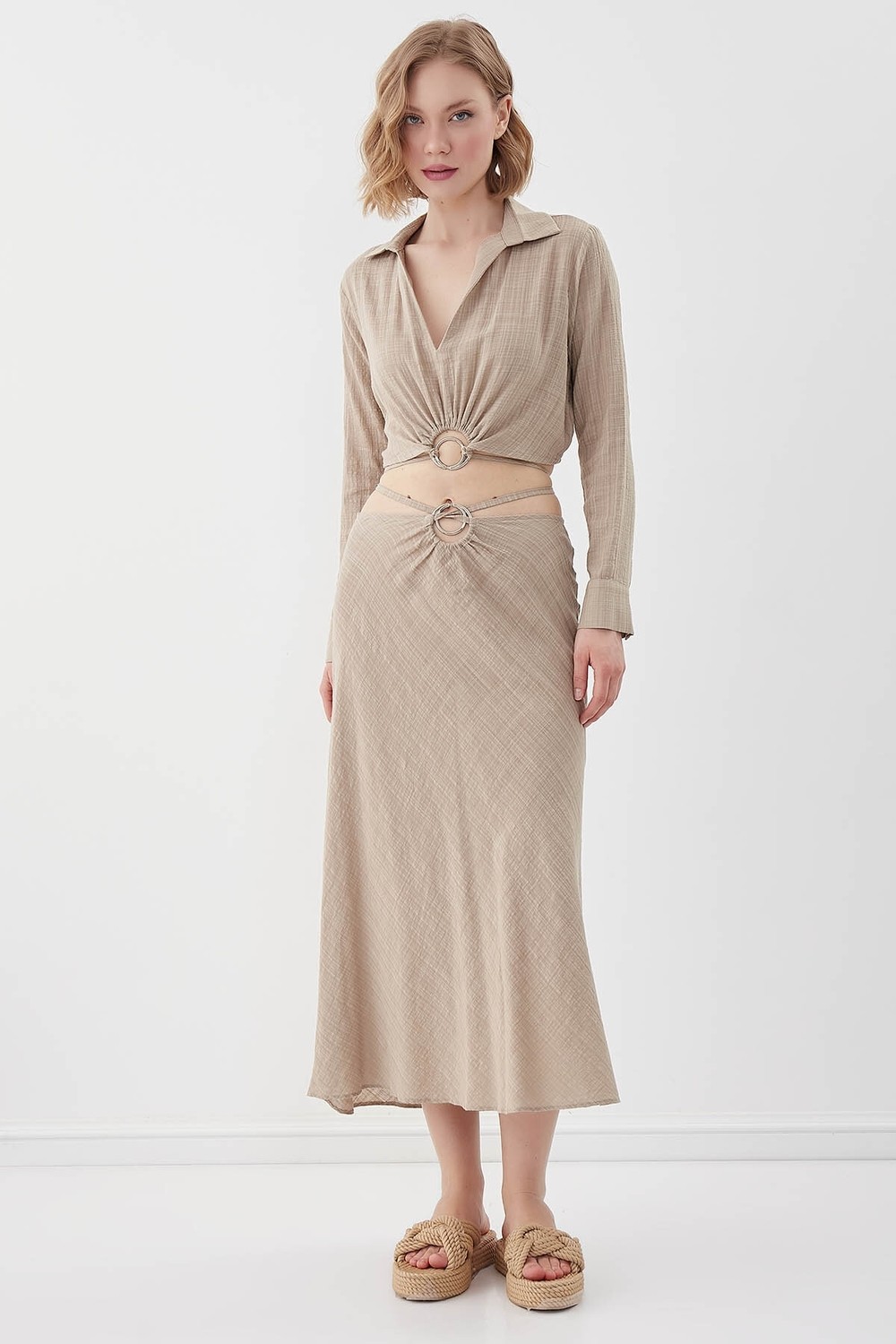 Vitrin Beli Halka Detaylı V Yaka Lastikli Crop Bluz